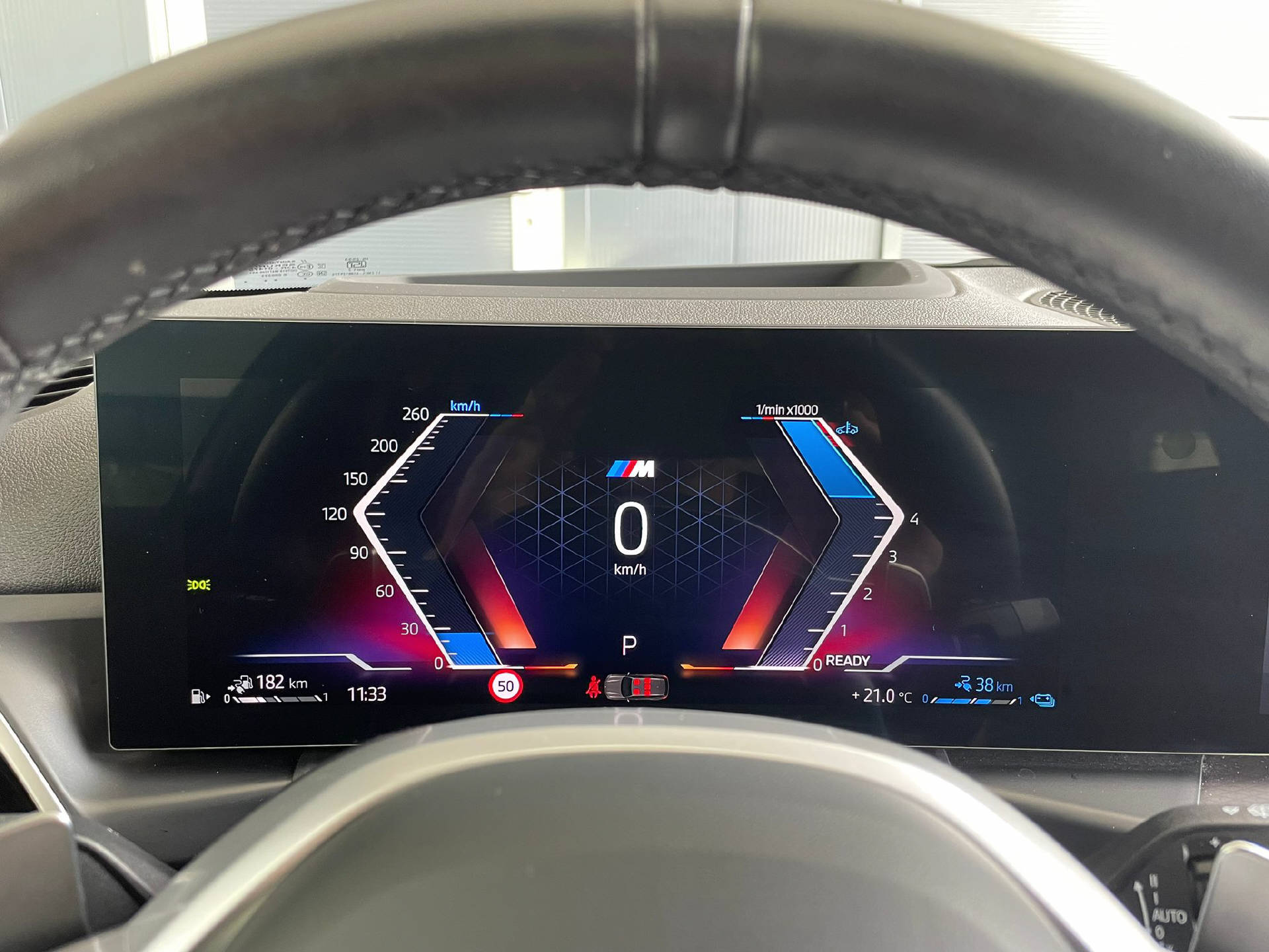BMW 330e xDrive SAG Touring-image-8