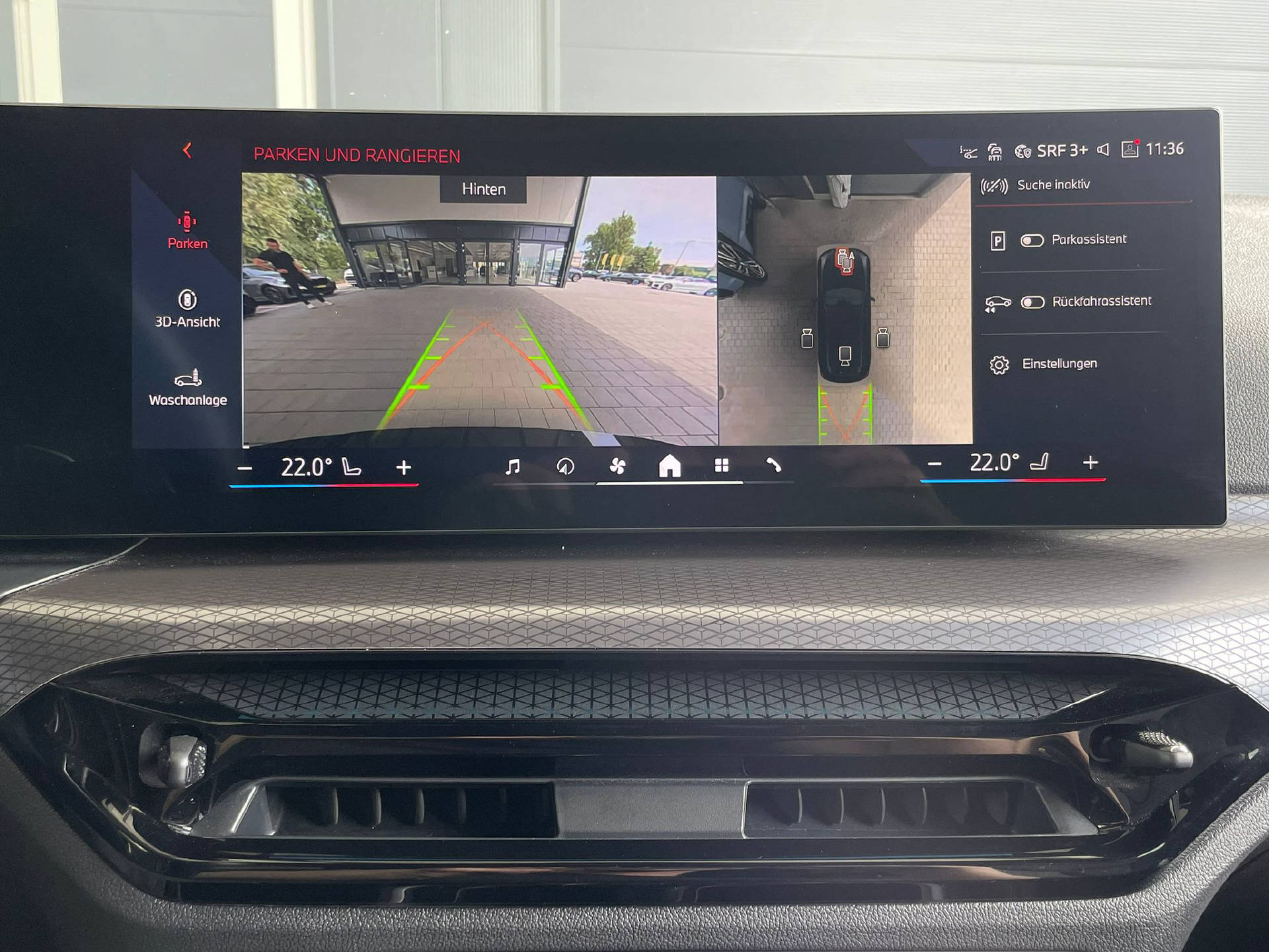 BMW 330e xDrive SAG Touring-image-11