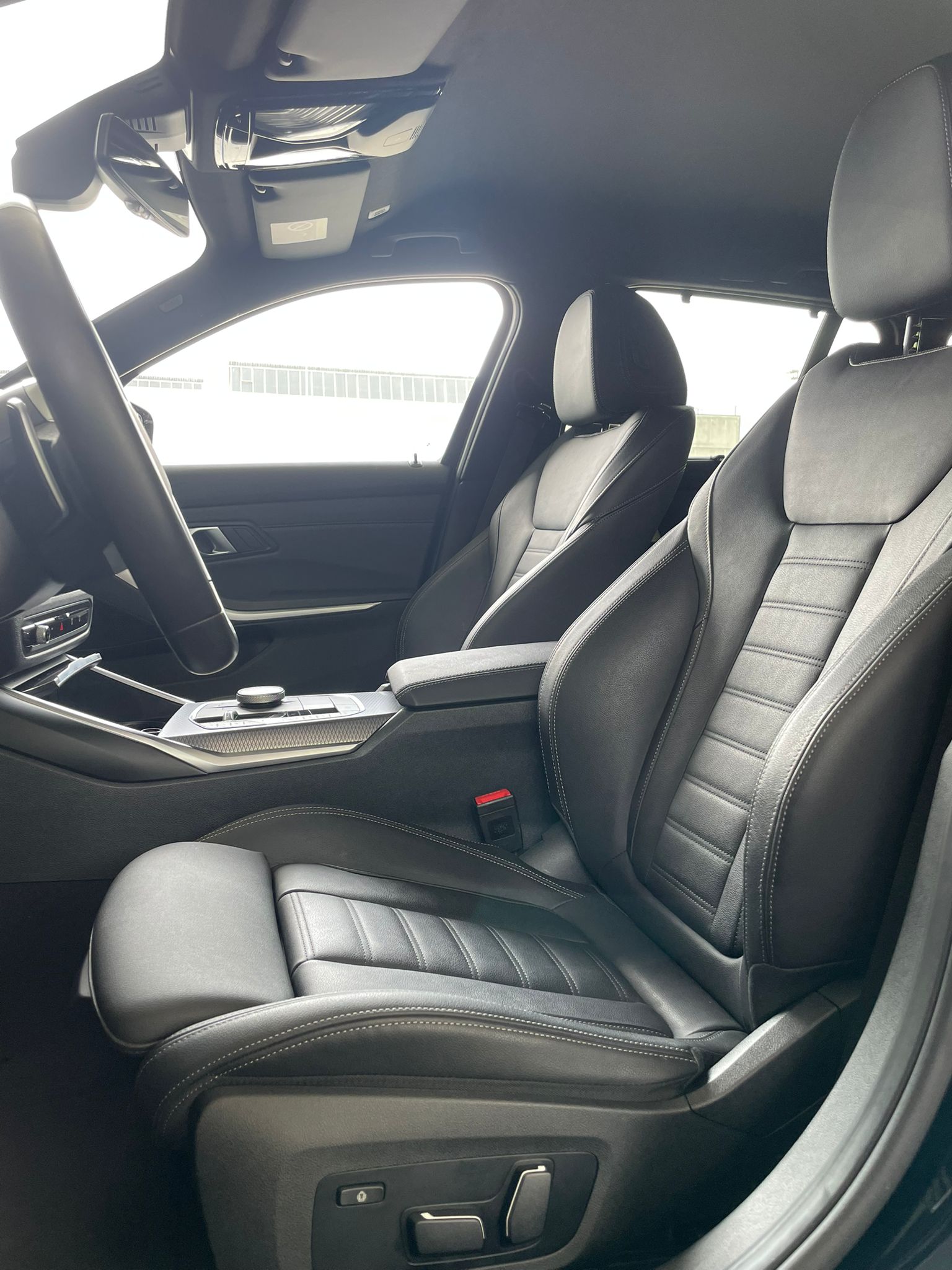 BMW 330e xDrive SAG Touring-image-5