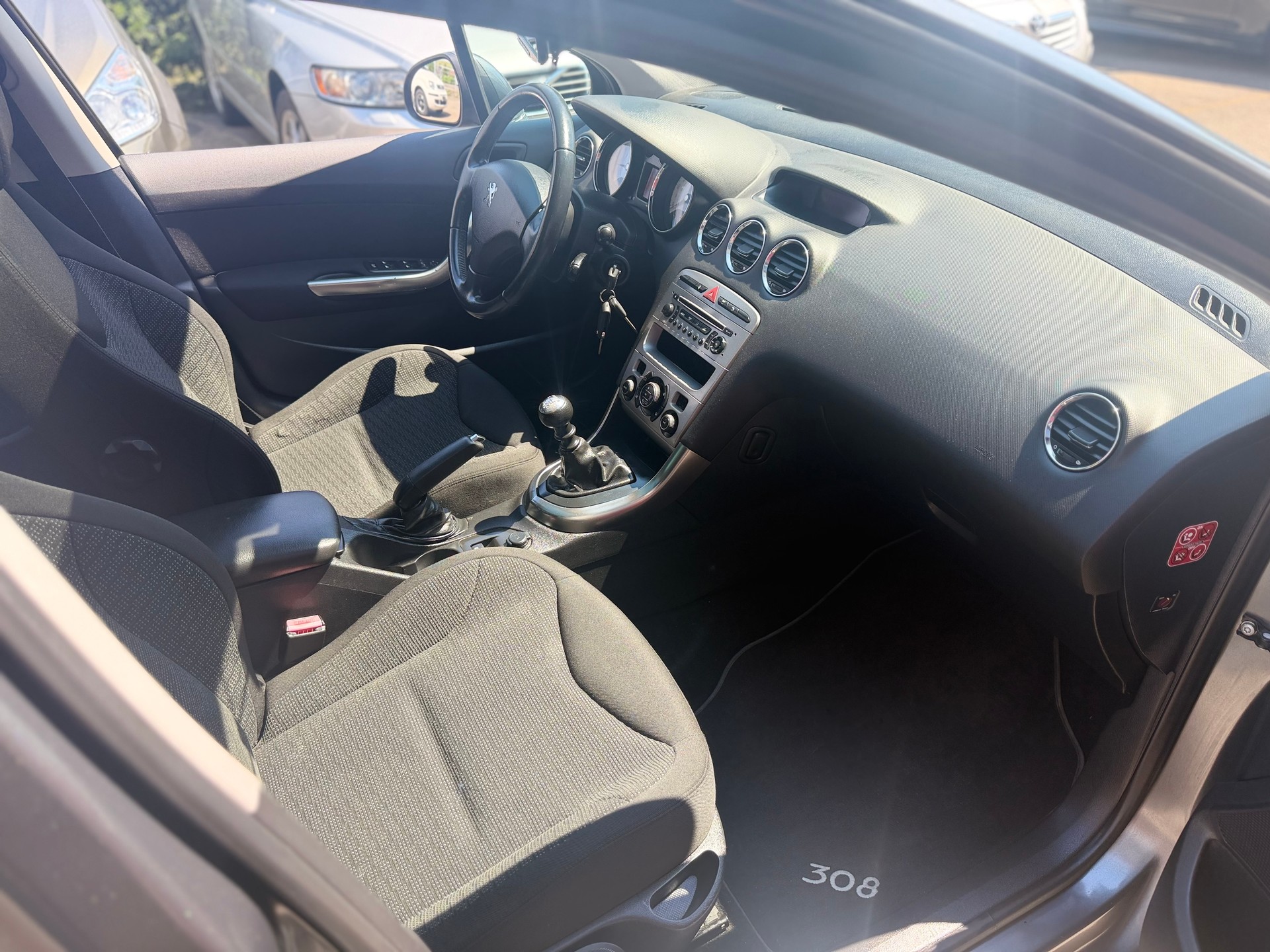 PEUGEOT 308 SW 1.6 16V Turbo Millesim 200-image-9