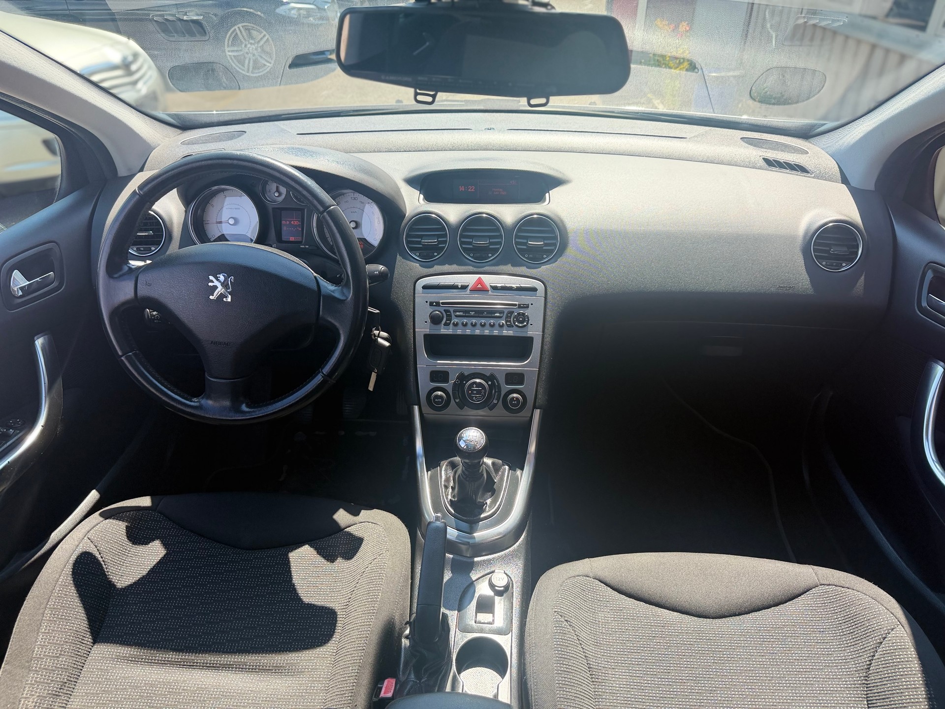 PEUGEOT 308 SW 1.6 16V Turbo Millesim 200-image-8