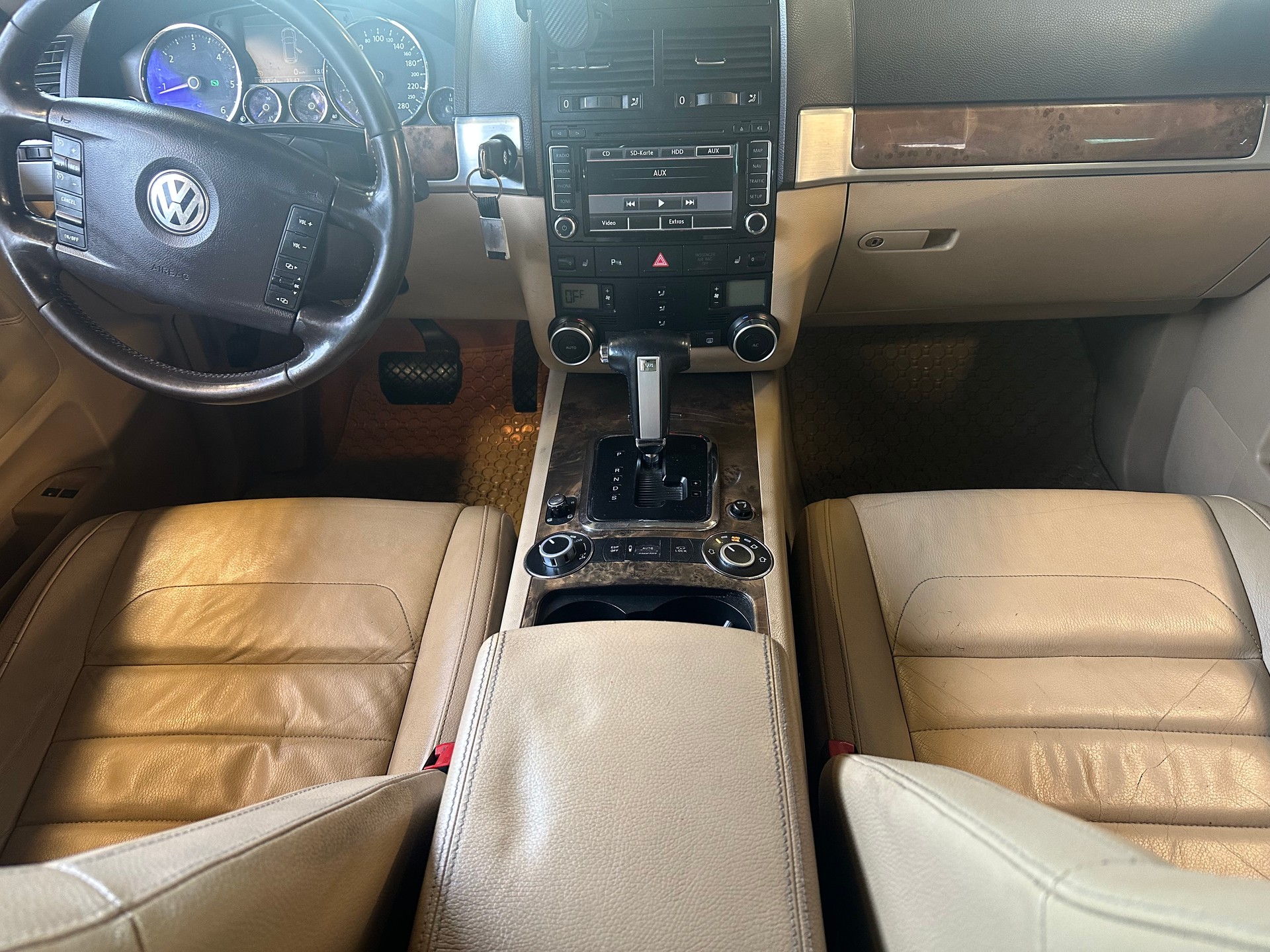 VW Touareg 3.0 TDI Tiptronic-image-11