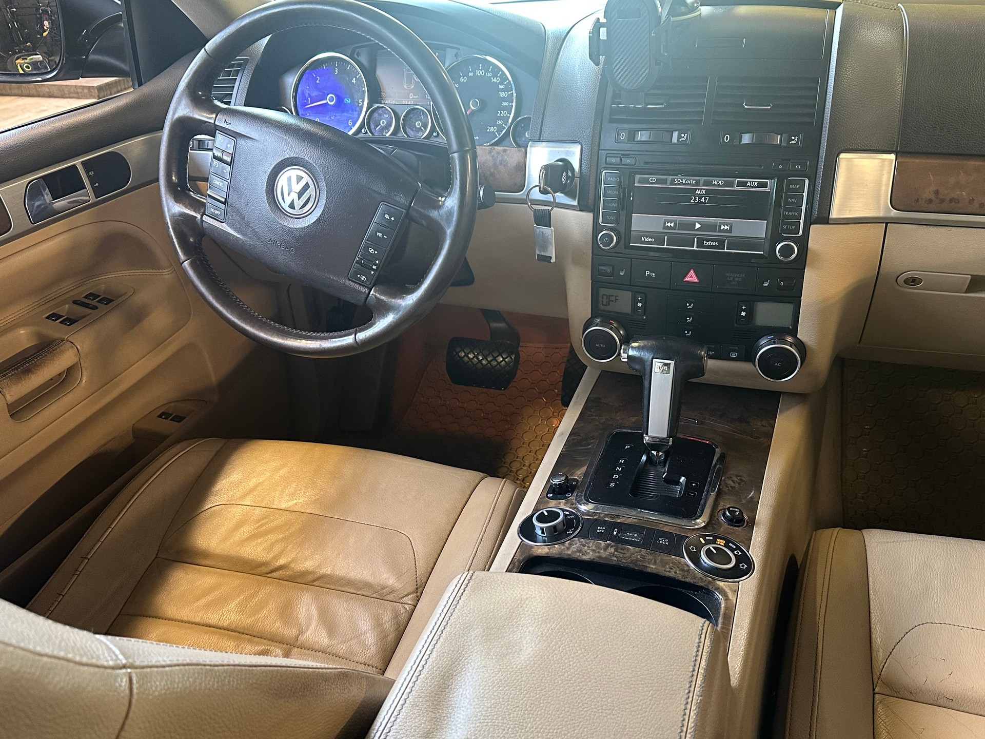 VW Touareg 3.0 TDI Tiptronic-image-10