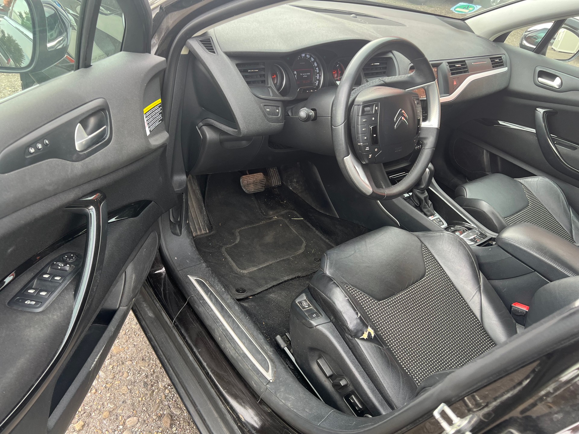 CITROEN C5 Tourer 2.2 HDi CrossTourer Automatic-image-15