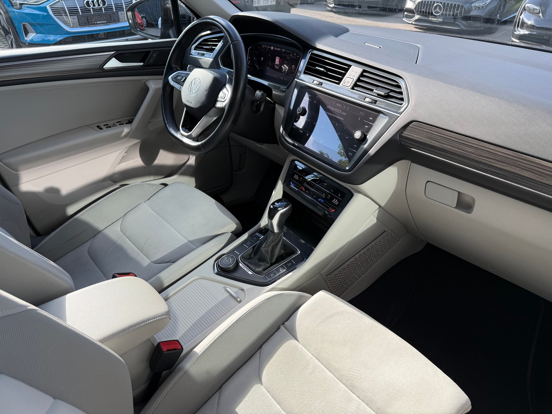 VW Tiguan Allspace 2.0TSI Elegance 4Motion DSG-image-7