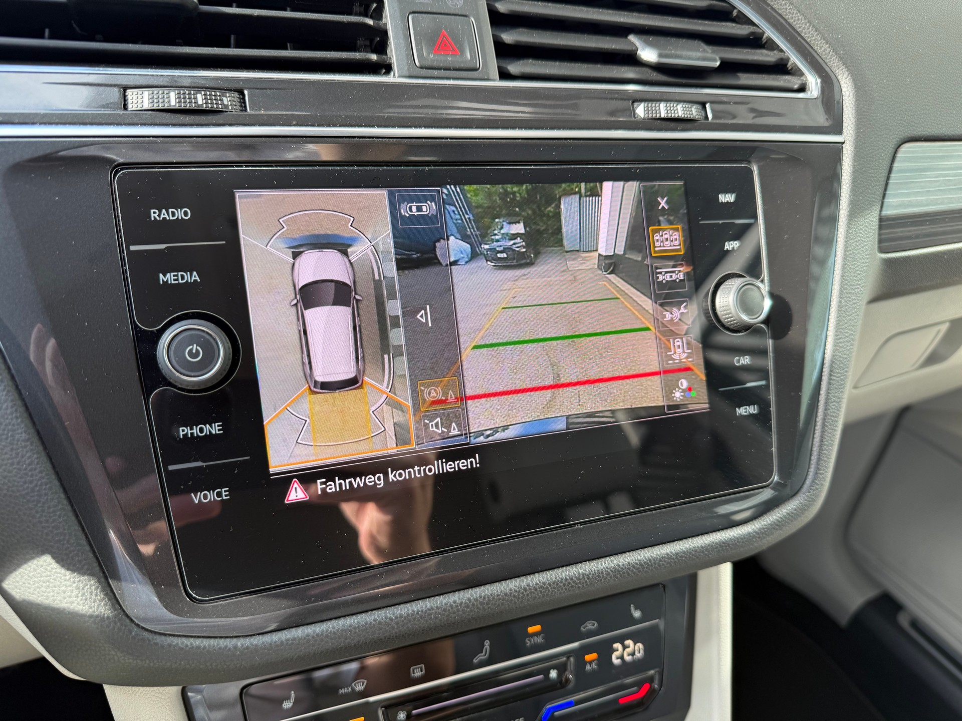 VW Tiguan Allspace 2.0TSI Elegance 4Motion DSG-image-10