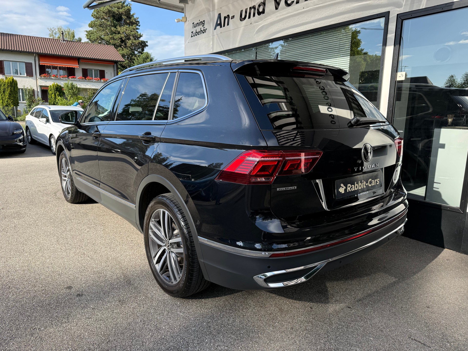 VW Tiguan Allspace 2.0TSI Elegance 4Motion DSG-image-3