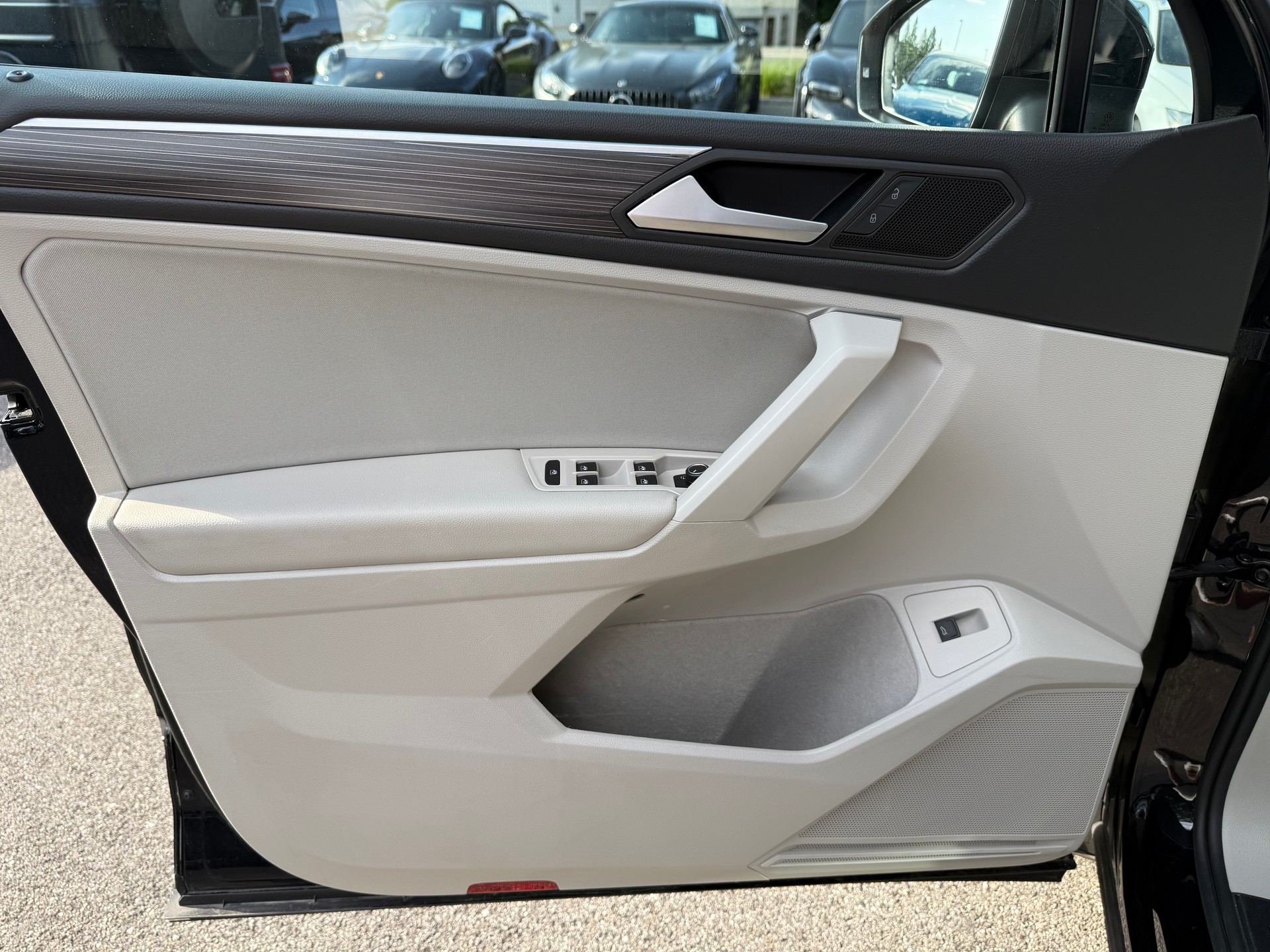 VW Tiguan Allspace 2.0TSI Elegance 4Motion DSG-image-8