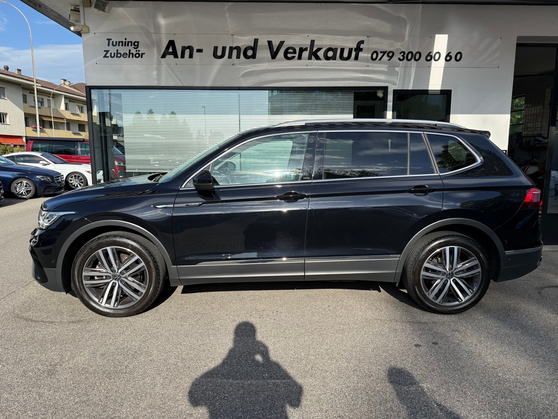 VW Tiguan Allspace 2.0TSI Elegance 4Motion DSG-image-2