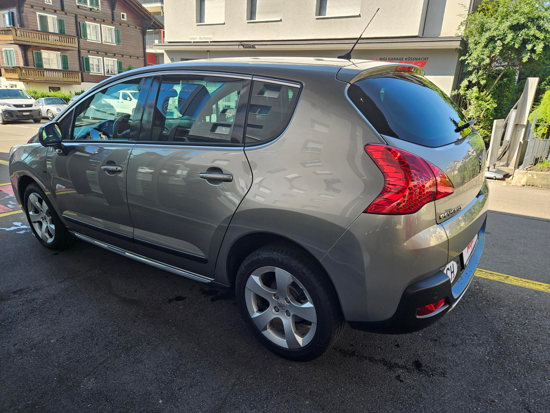 PEUGEOT 3008 2.0 HDi 163 AC Swiss Edition-image-2