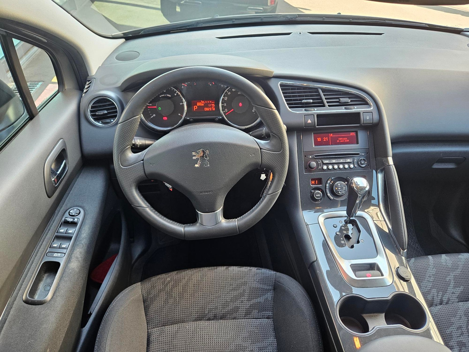 PEUGEOT 3008 2.0 HDi 163 AC Swiss Edition-image-4
