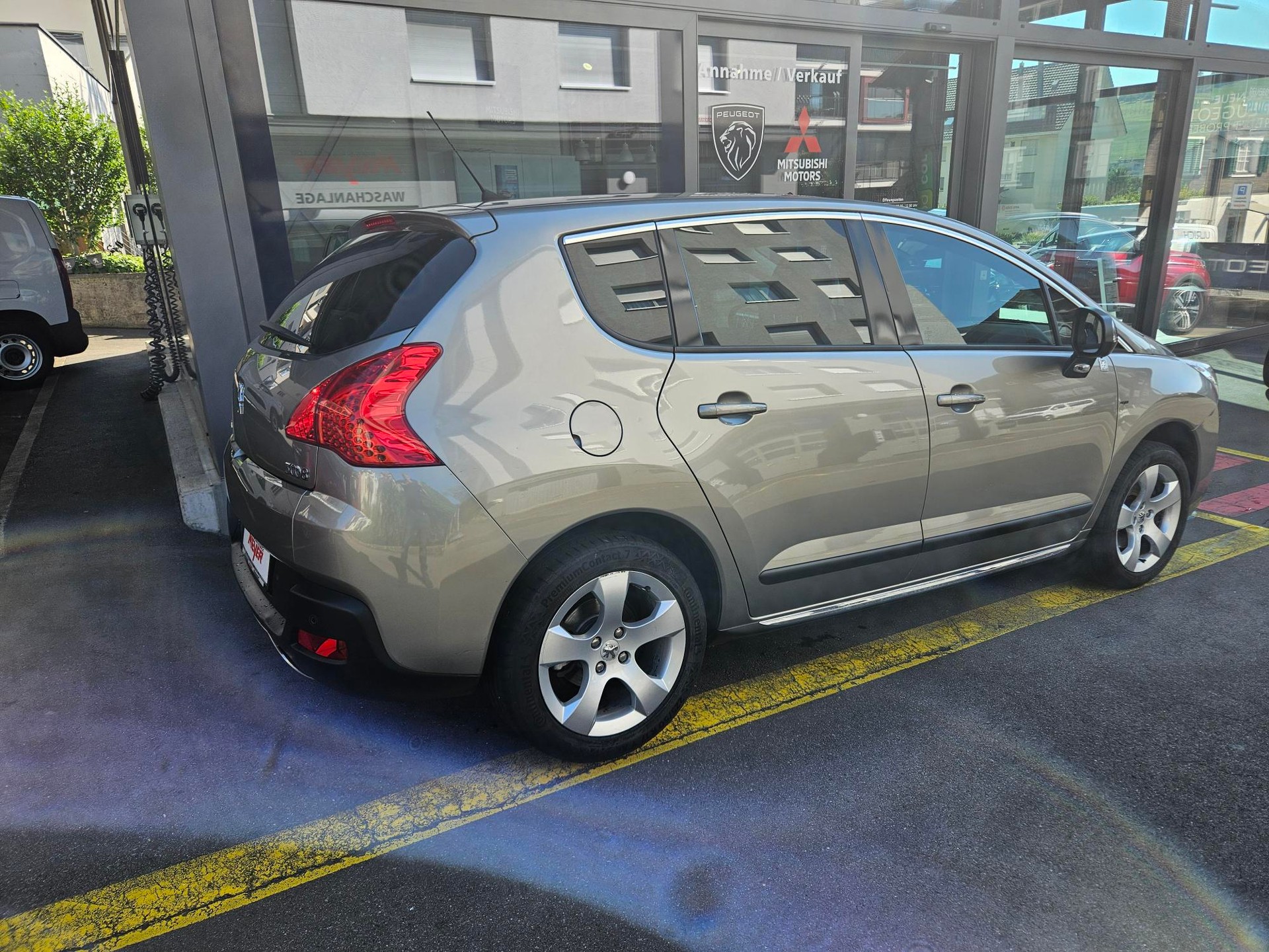 PEUGEOT 3008 2.0 HDi 163 AC Swiss Edition-image-3