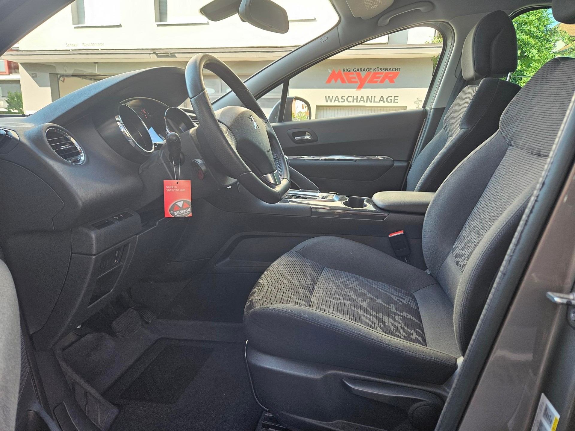 PEUGEOT 3008 2.0 HDi 163 AC Swiss Edition-image-5