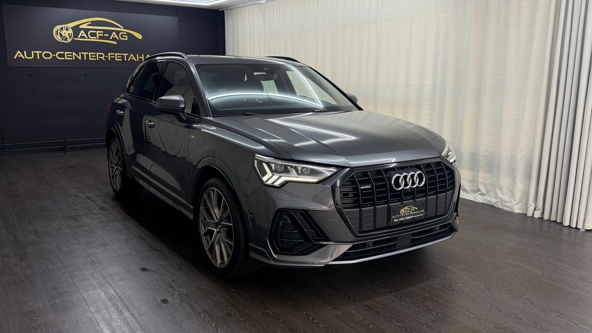 AUDI Q3 40 TFSI S line quattro S-tronic-image-2