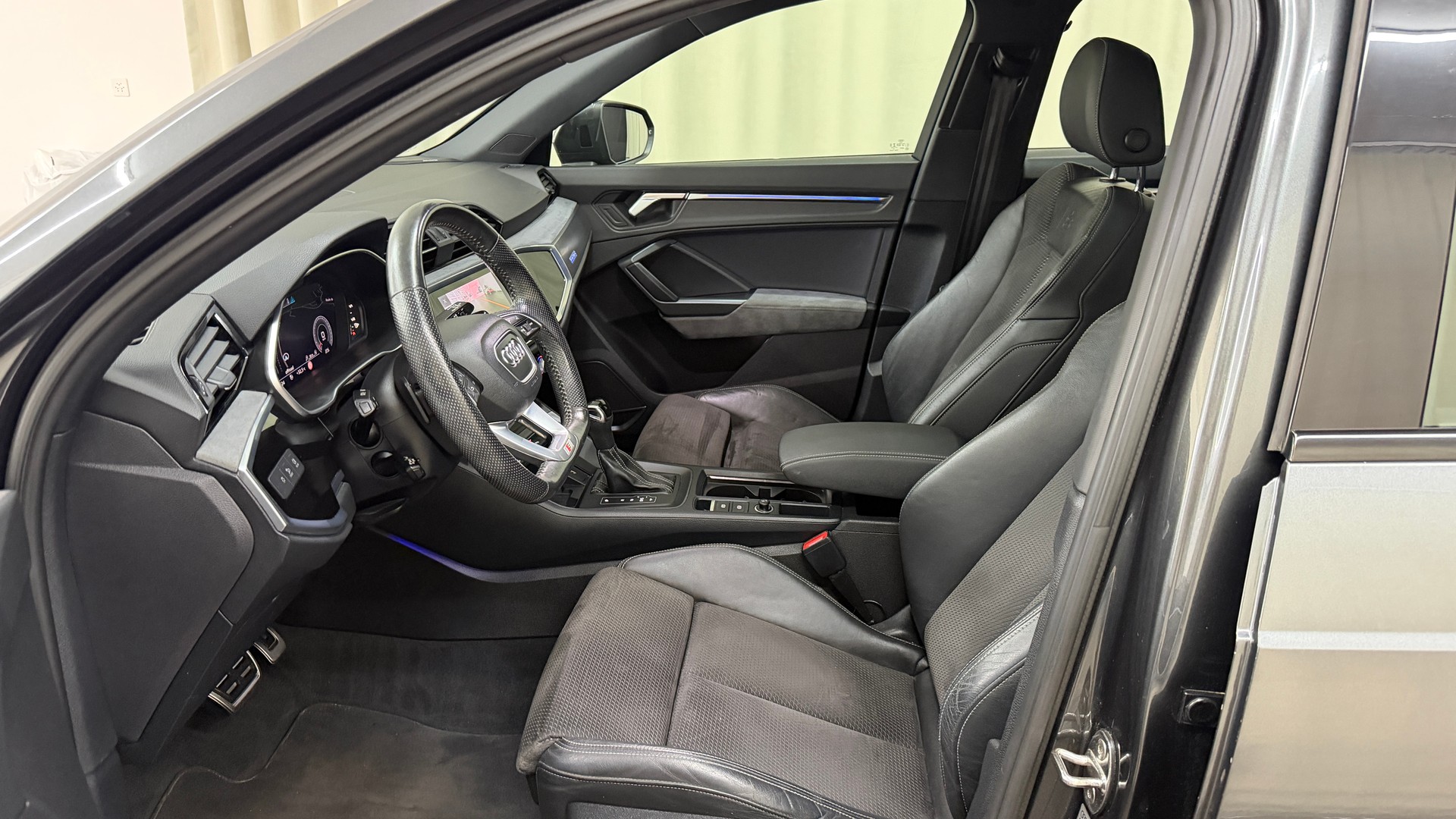 AUDI Q3 40 TFSI S line quattro S-tronic-image-6