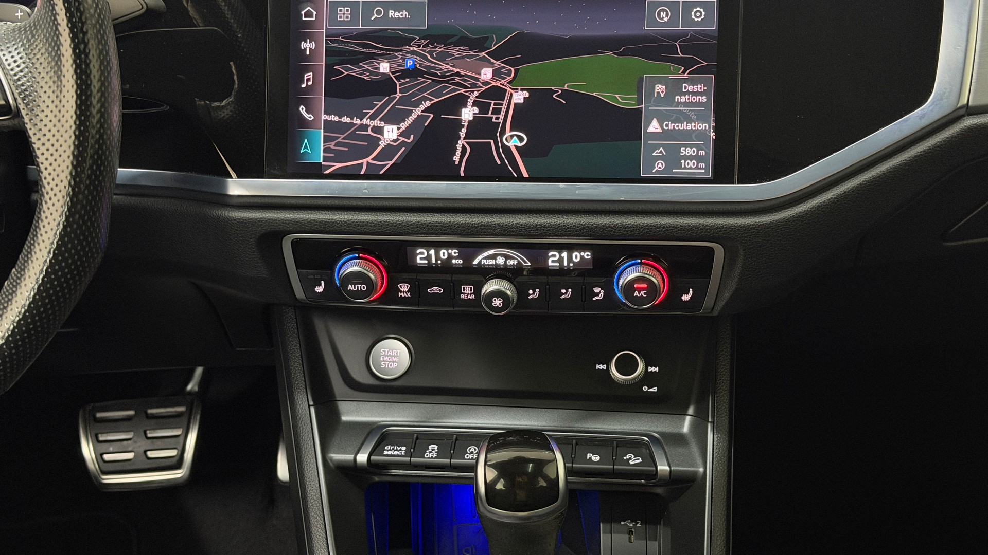 AUDI Q3 40 TFSI S line quattro S-tronic-image-11