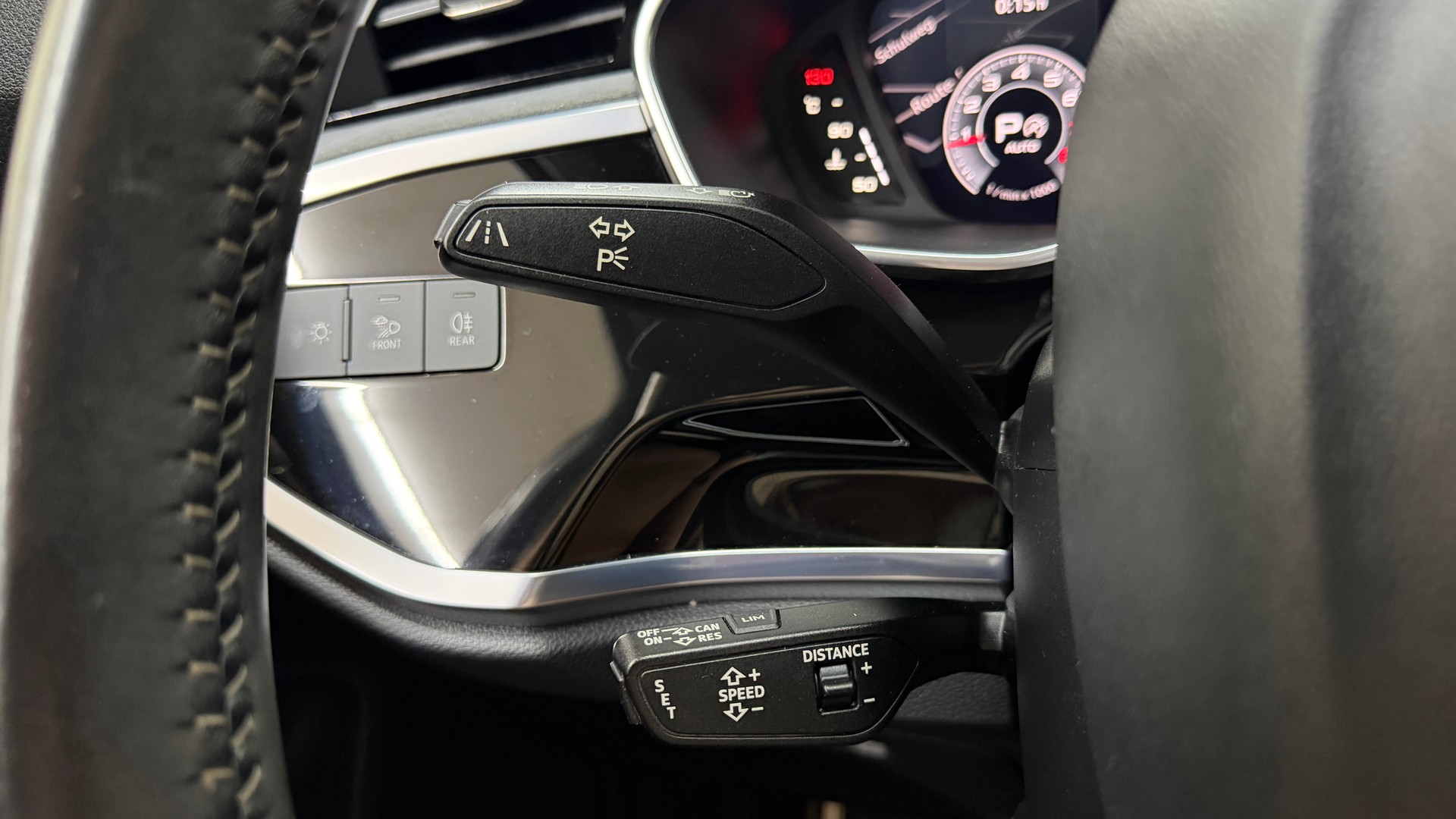 AUDI Q3 40 TFSI S line quattro S-tronic-image-14