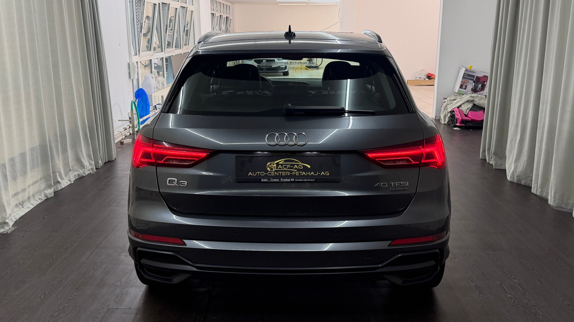 AUDI Q3 40 TFSI S line quattro S-tronic-image-4