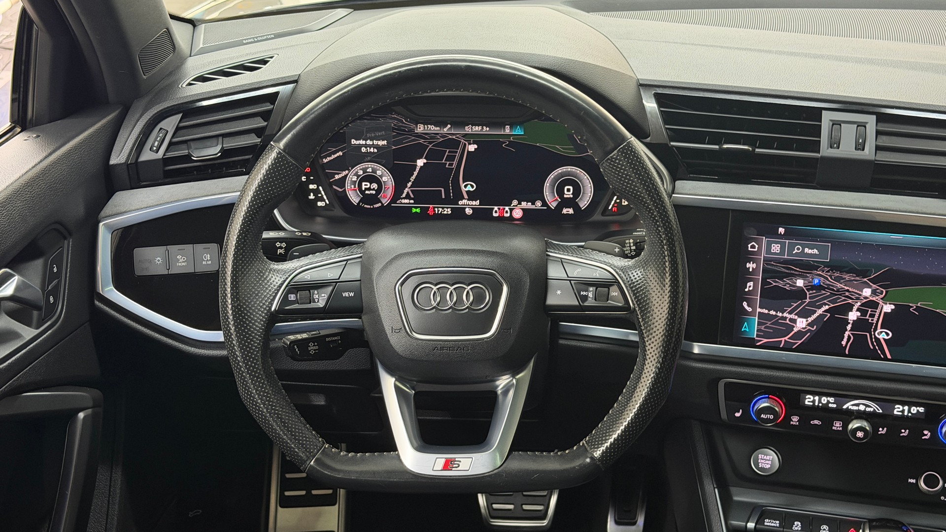 AUDI Q3 40 TFSI S line quattro S-tronic-image-9