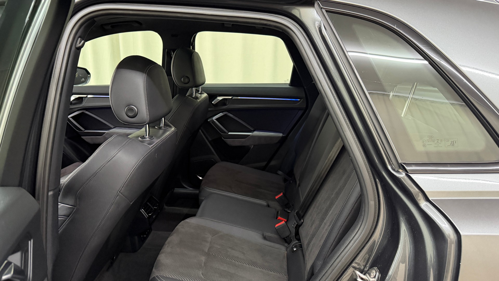 AUDI Q3 40 TFSI S line quattro S-tronic-image-7