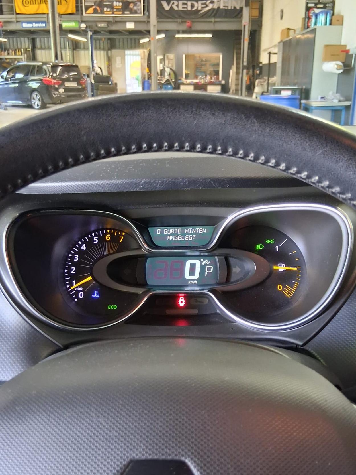RENAULT Captur 1.2 TCe Dynamique EDC-image-11