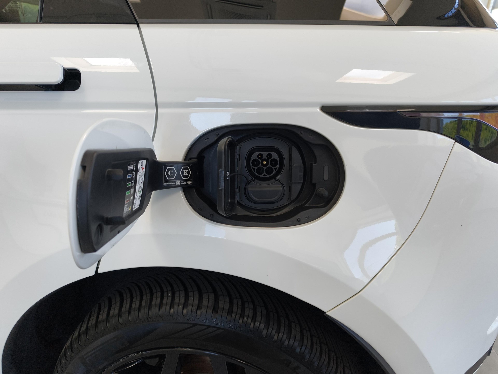 LAND ROVER Range Rover Evoque 1.5 T 300e SE-image-16