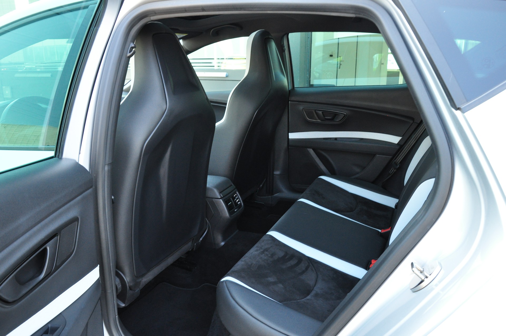 SEAT Leon 2.0 TSI Cupra 290 DSG-image-11