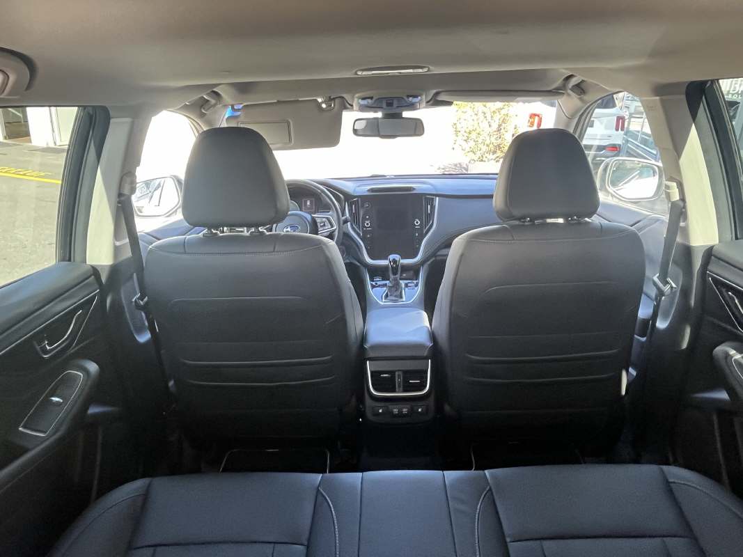 SUBARU Outback 2.5i Luxury-image-5