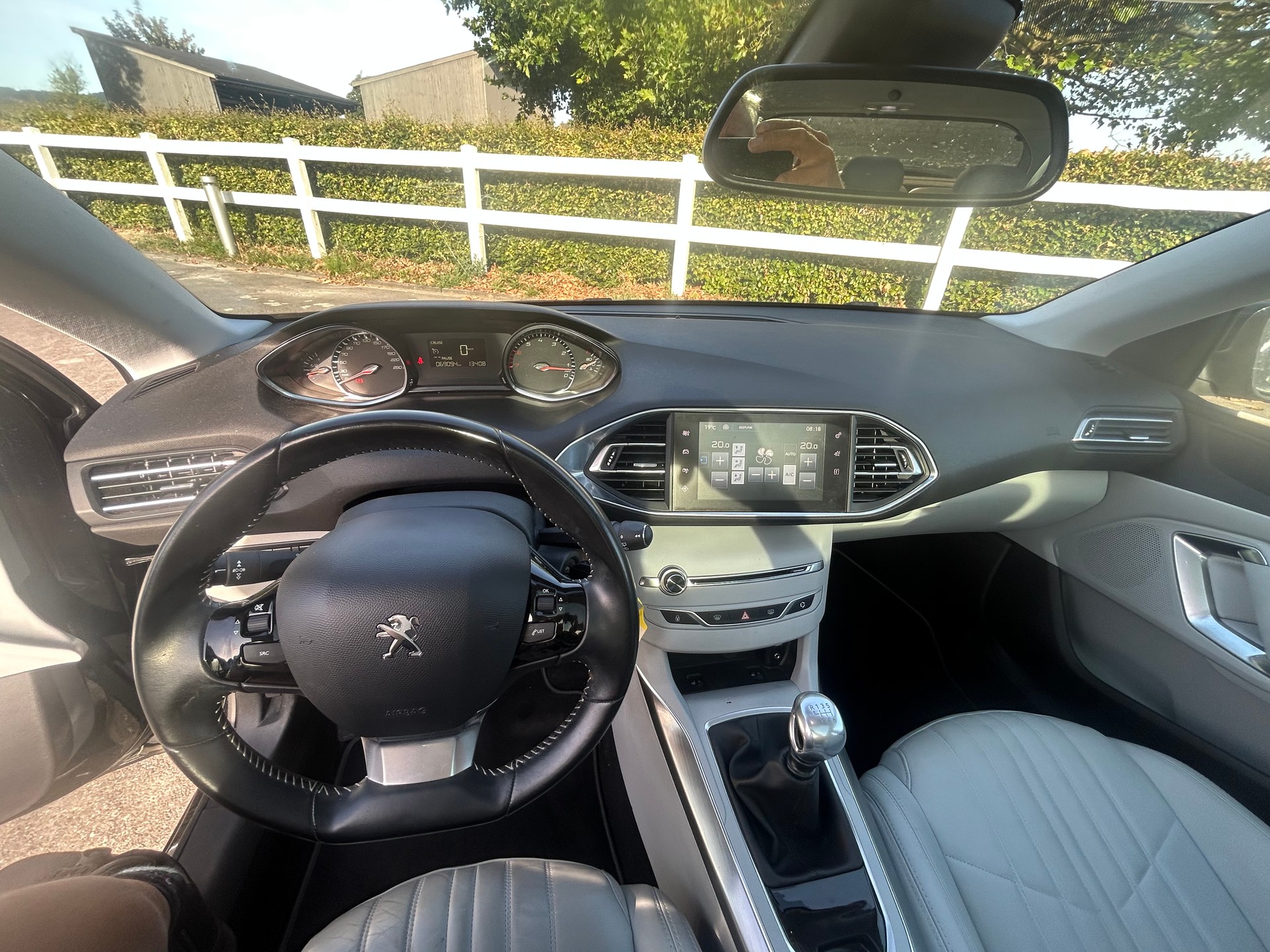 PEUGEOT 308 1.2 THP Allure-image-11