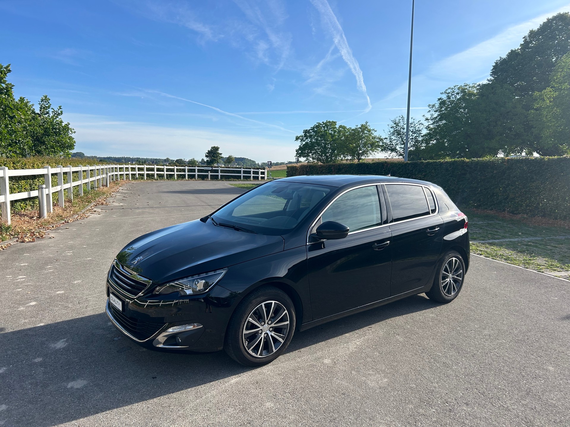 PEUGEOT 308 1.2 THP Allure-image-0