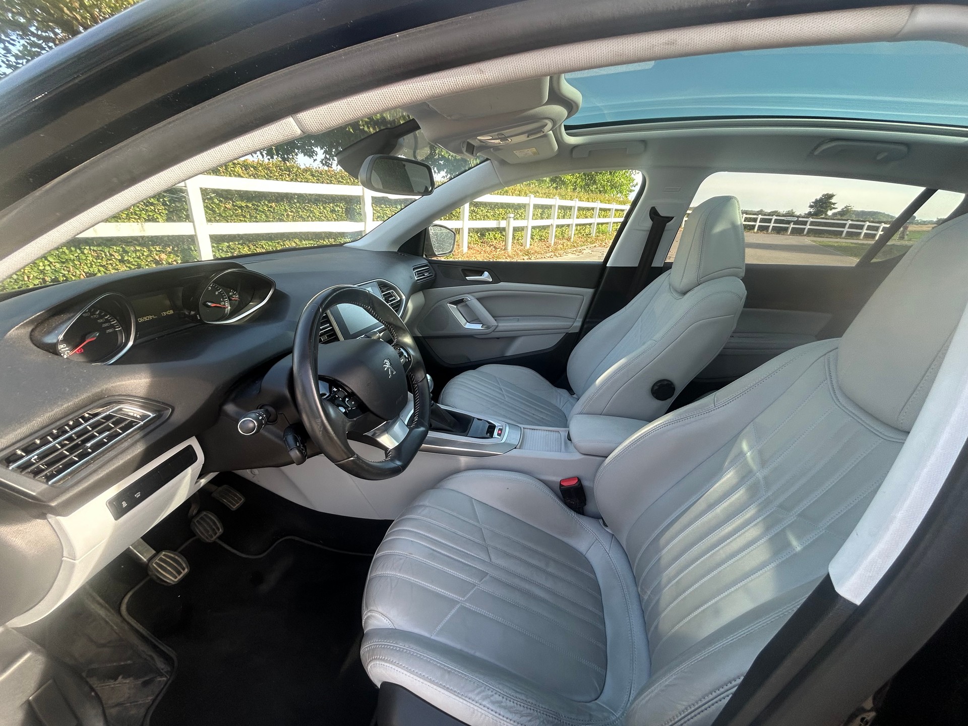 PEUGEOT 308 1.2 THP Allure-image-8
