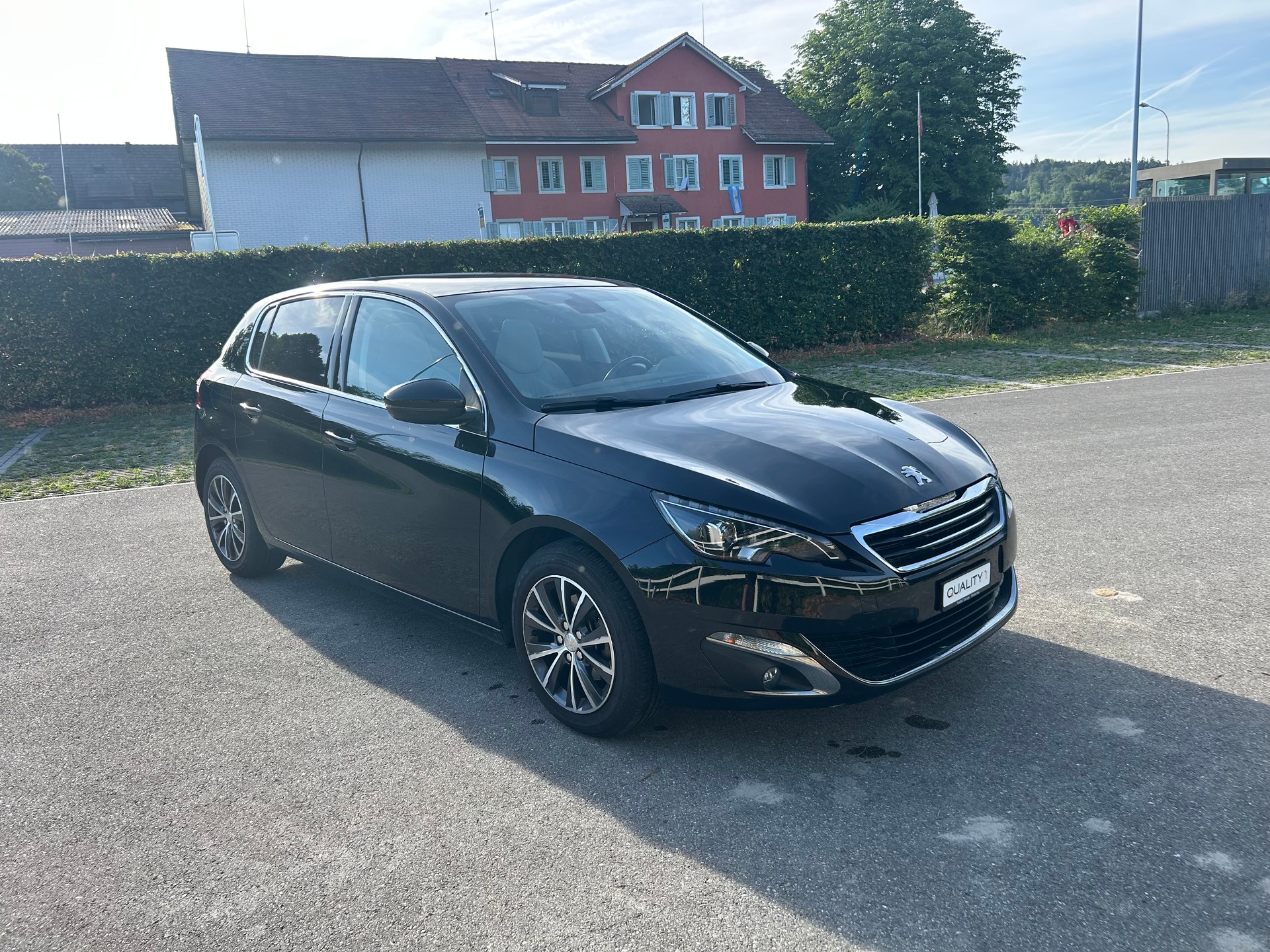 PEUGEOT 308 1.2 THP Allure-image-6