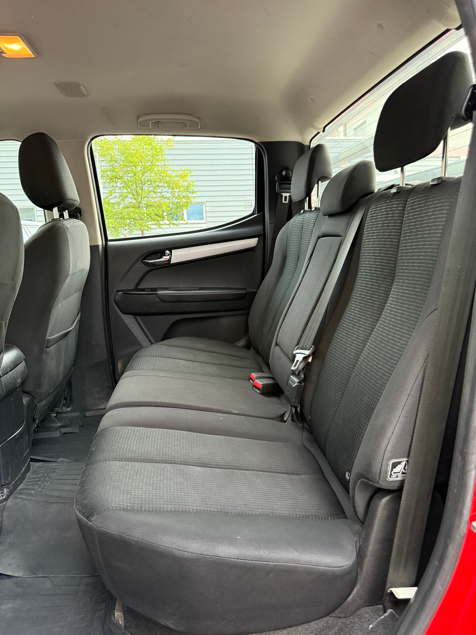 ISUZU D-MAX 1.9 Crew Cab Solar 4x4 A-image-10