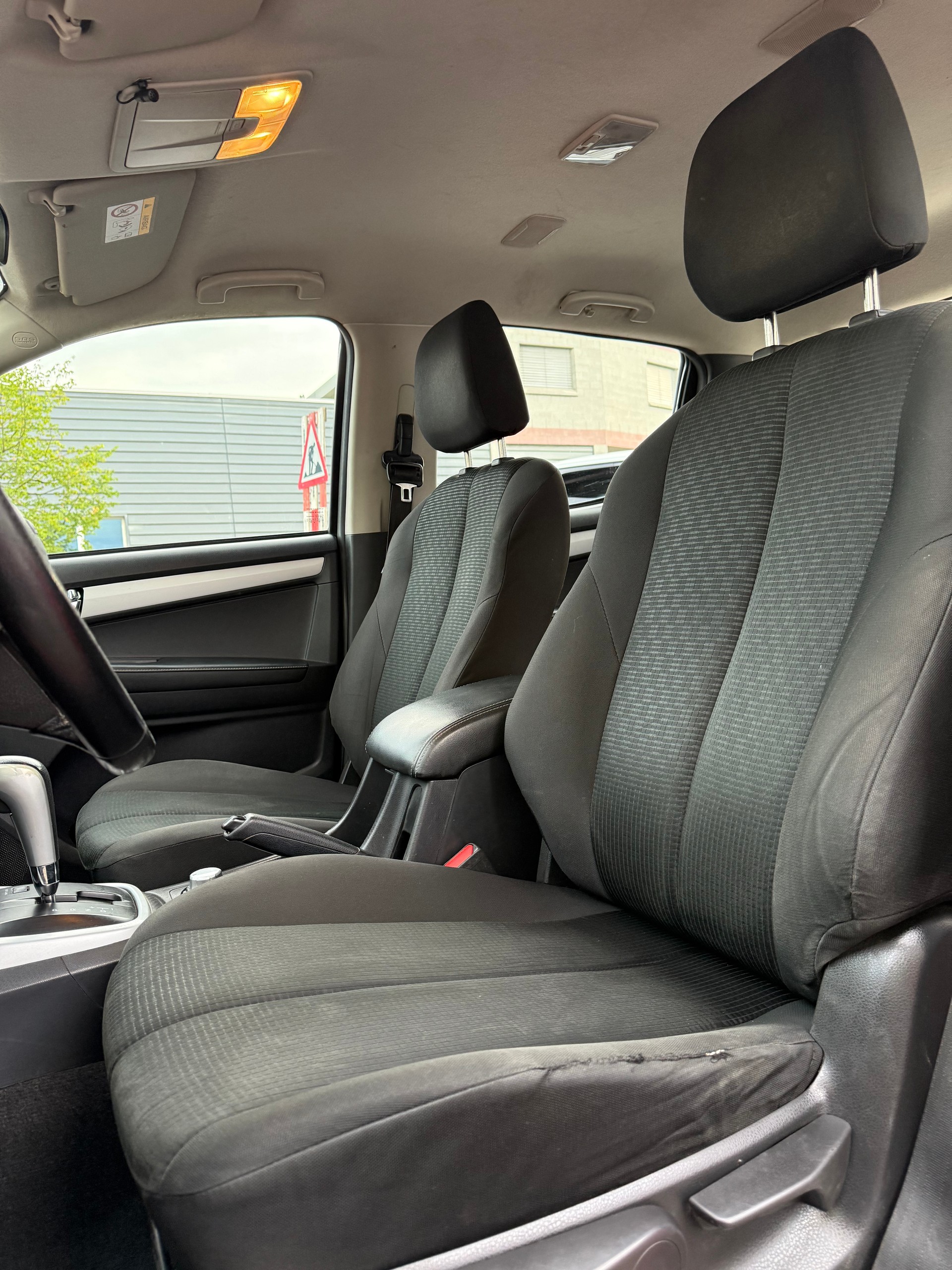 ISUZU D-MAX 1.9 Crew Cab Solar 4x4 A-image-9
