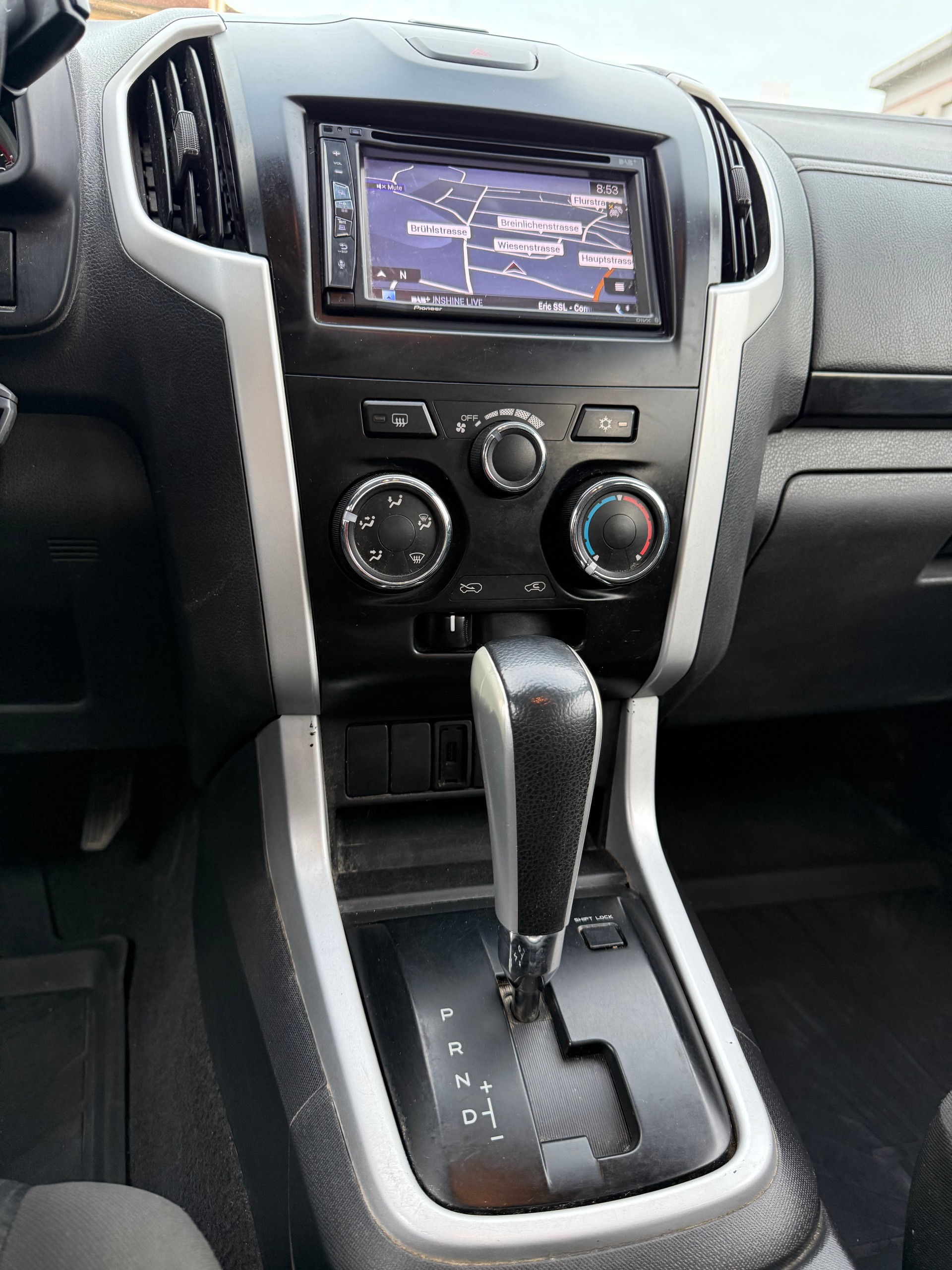 ISUZU D-MAX 1.9 Crew Cab Solar 4x4 A-image-8