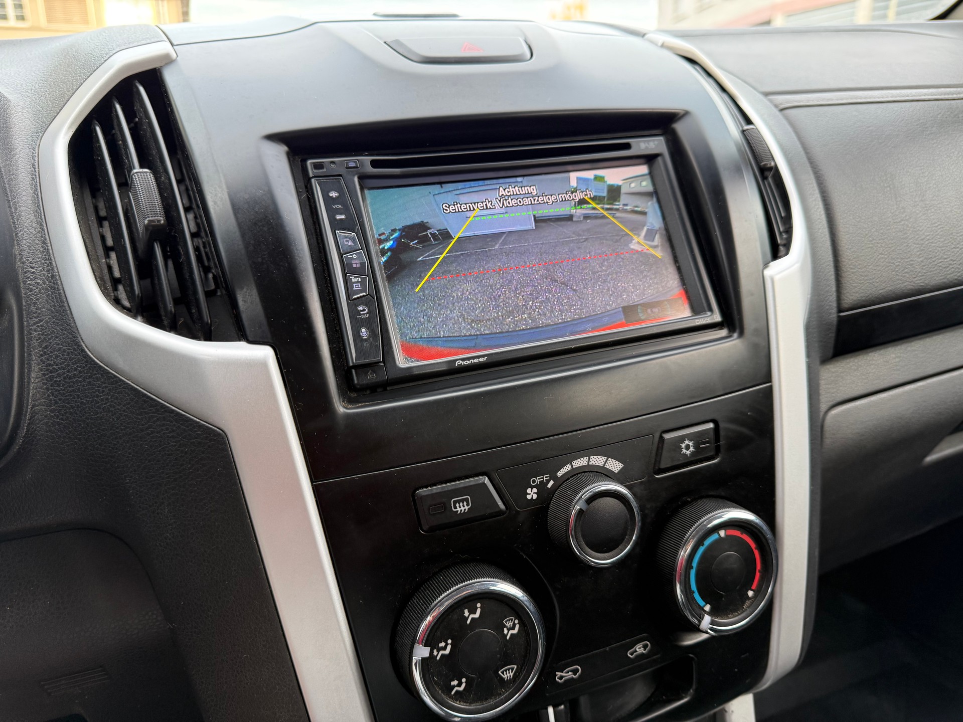 ISUZU D-MAX 1.9 Crew Cab Solar 4x4 A-image-14
