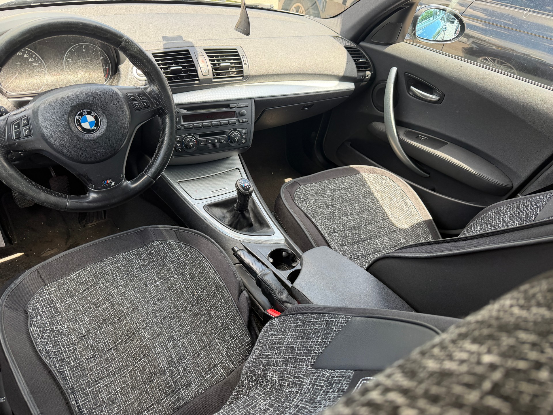 BMW 130i-image-4