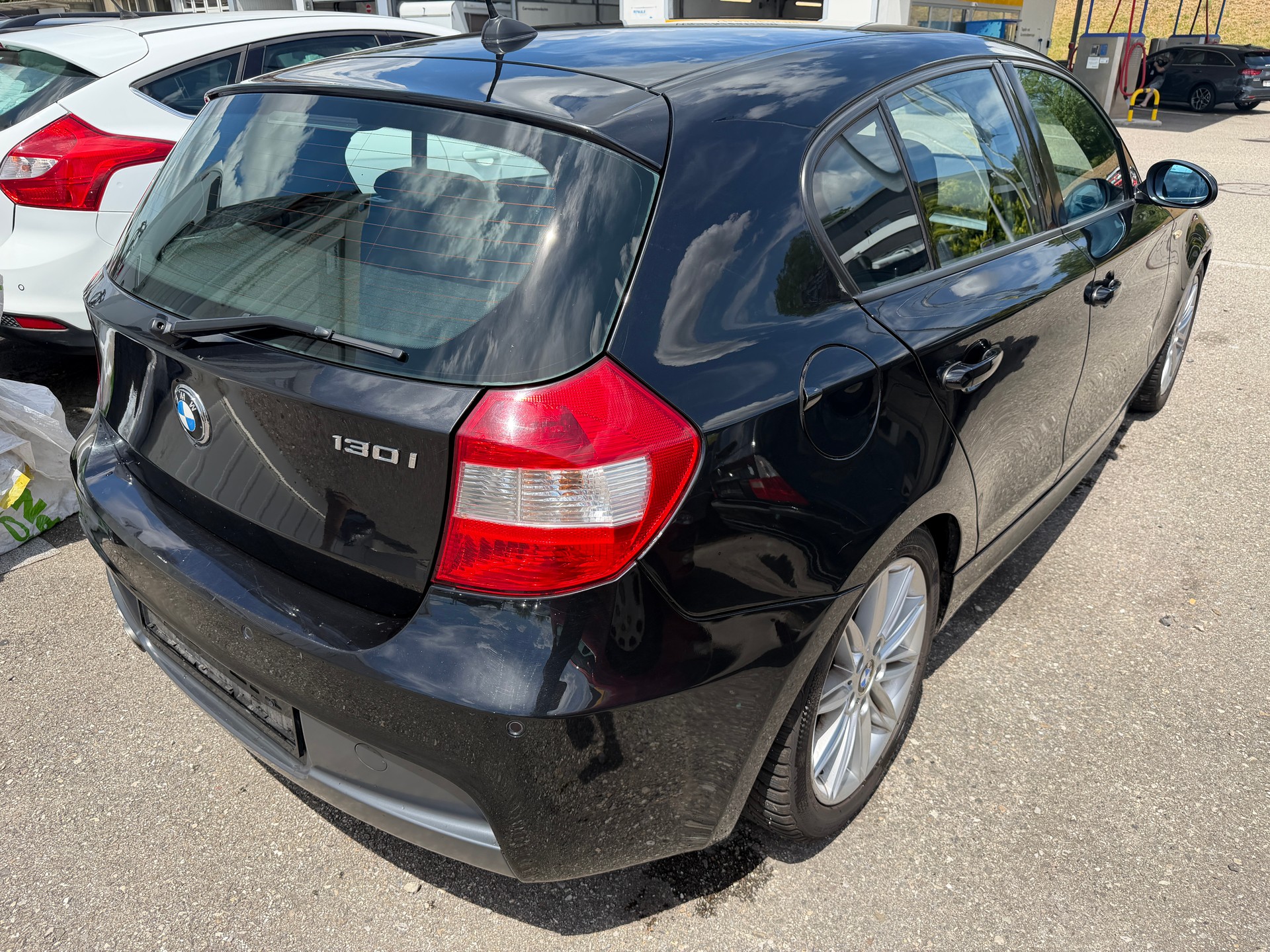 BMW 130i-image-2