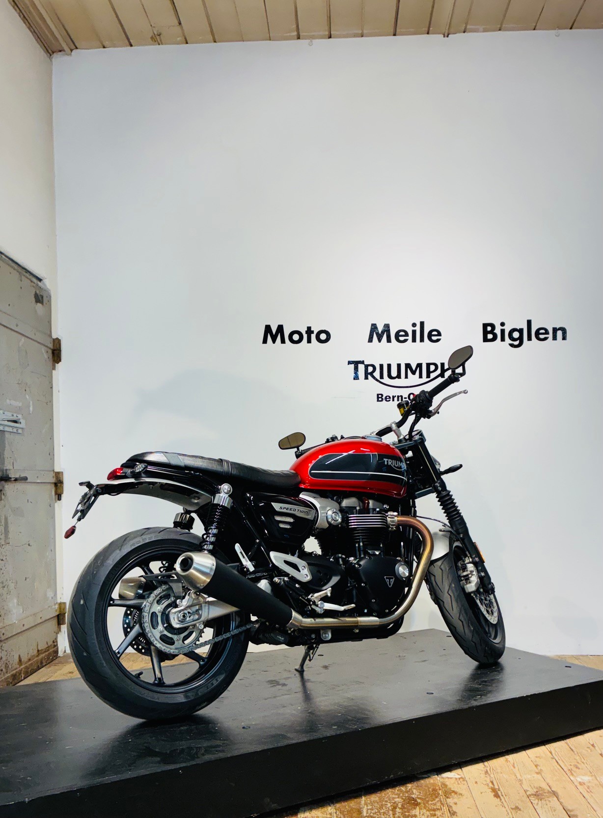 TRIUMPH Speed Twin 1200-showroom-element-2