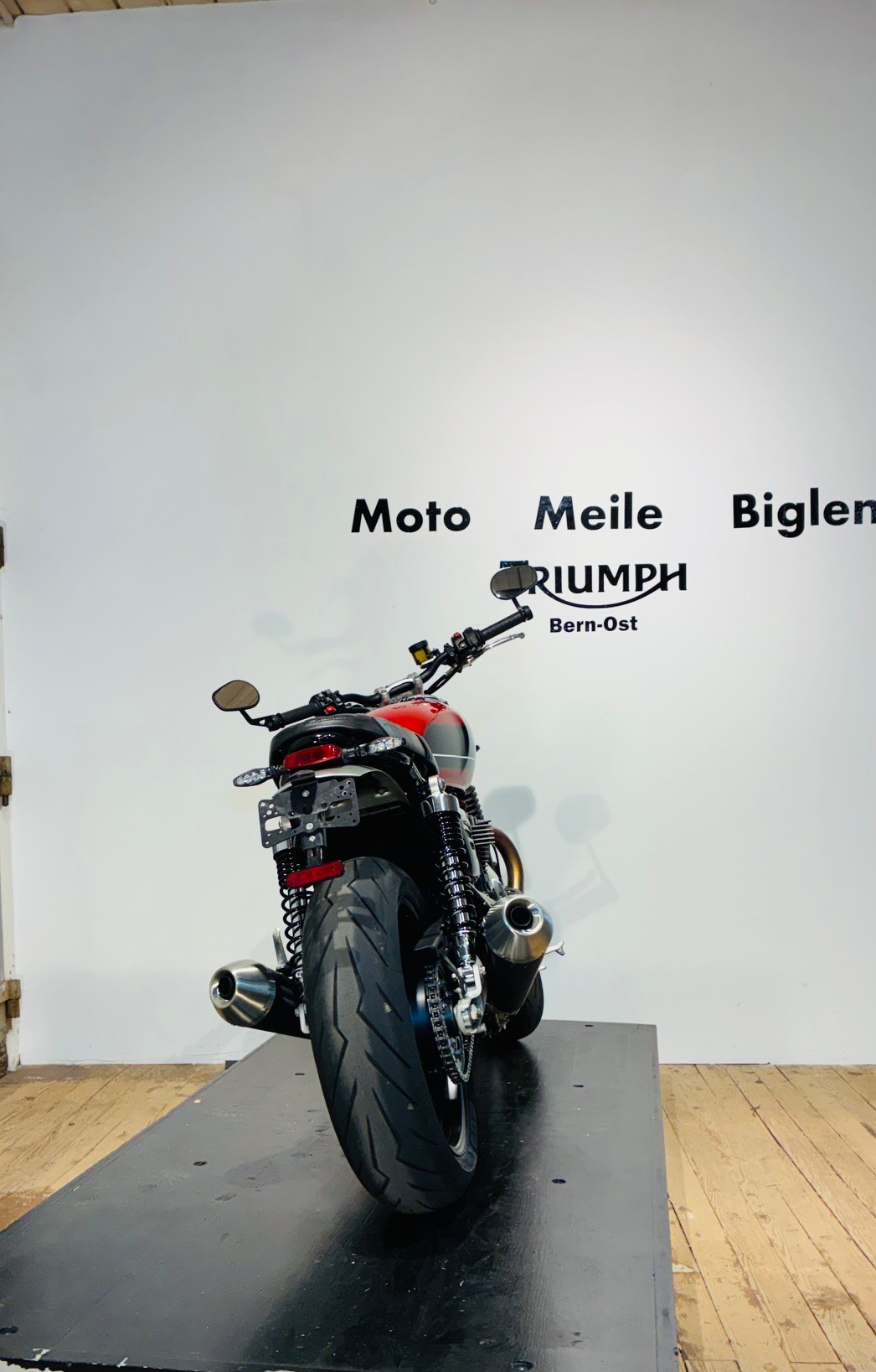 TRIUMPH Speed Twin 1200-showroom-element-3