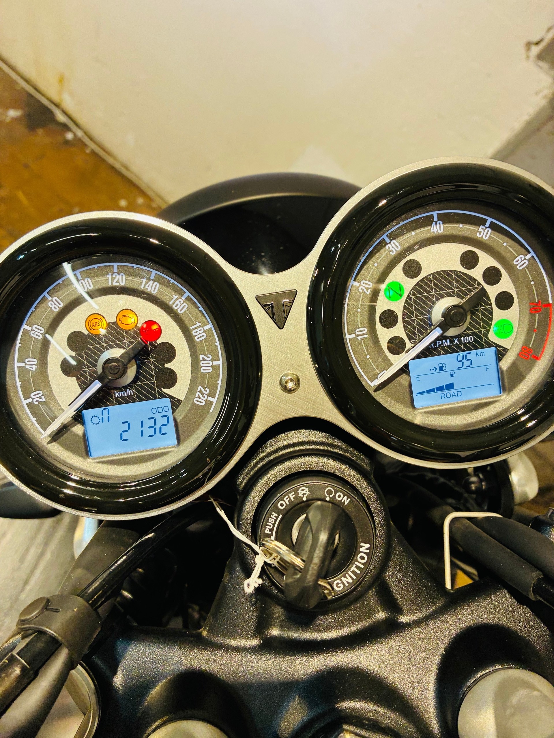 TRIUMPH Speed Twin 1200-image-9