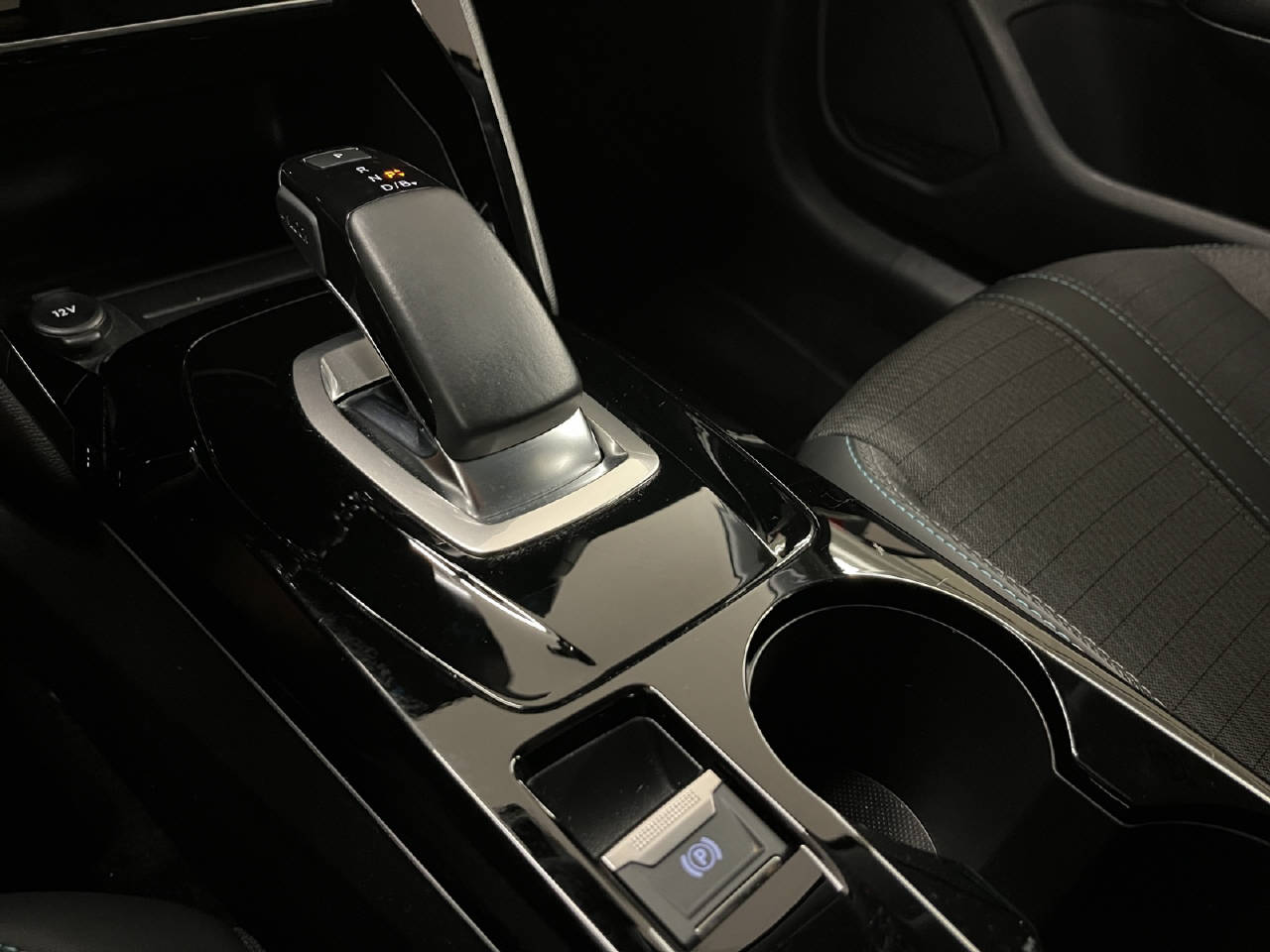 PEUGEOT 208 e-Allure Pack-image-11