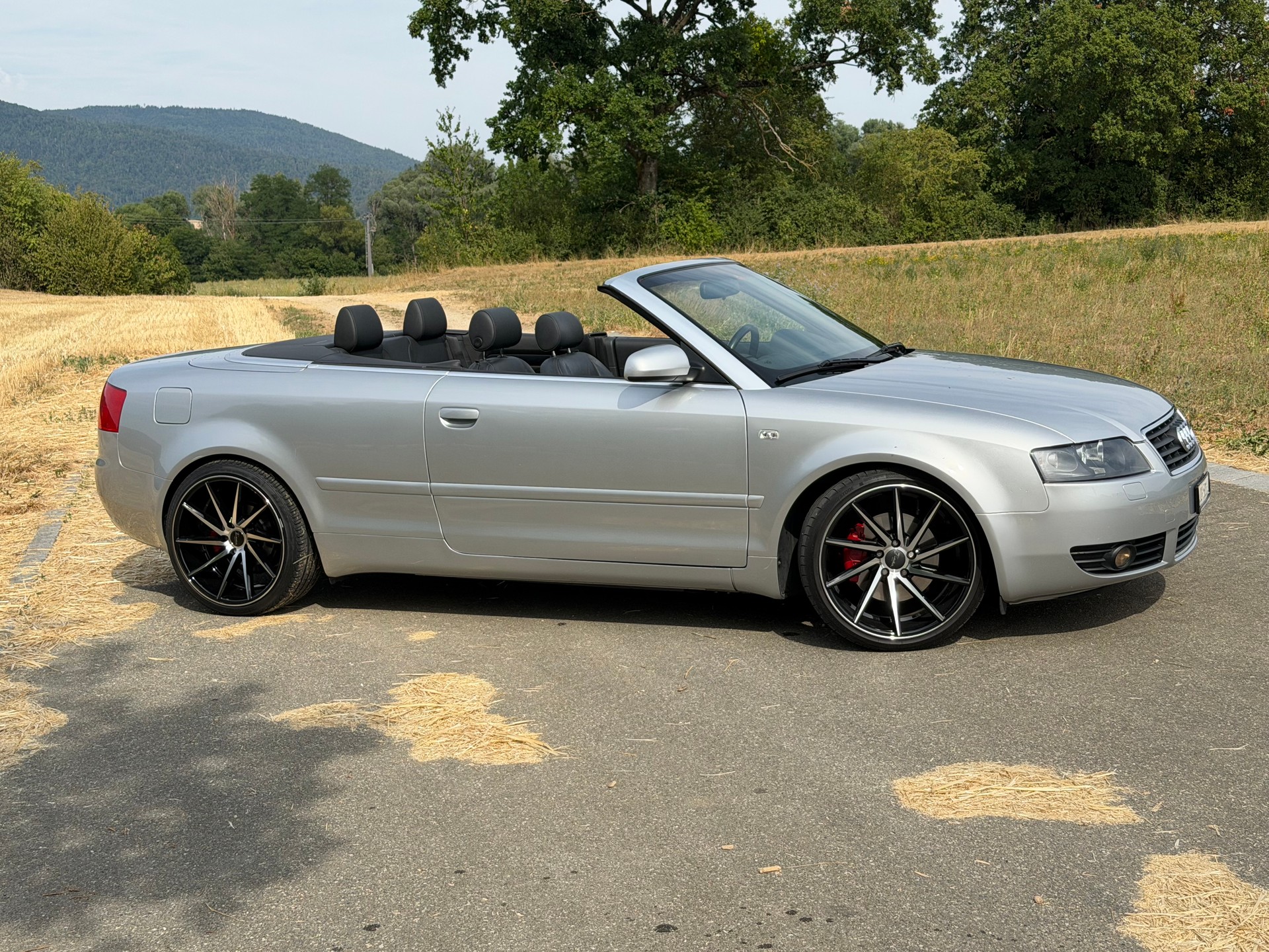 AUDI A4 Cabriolet 2.4 V6 Automatique-image-1