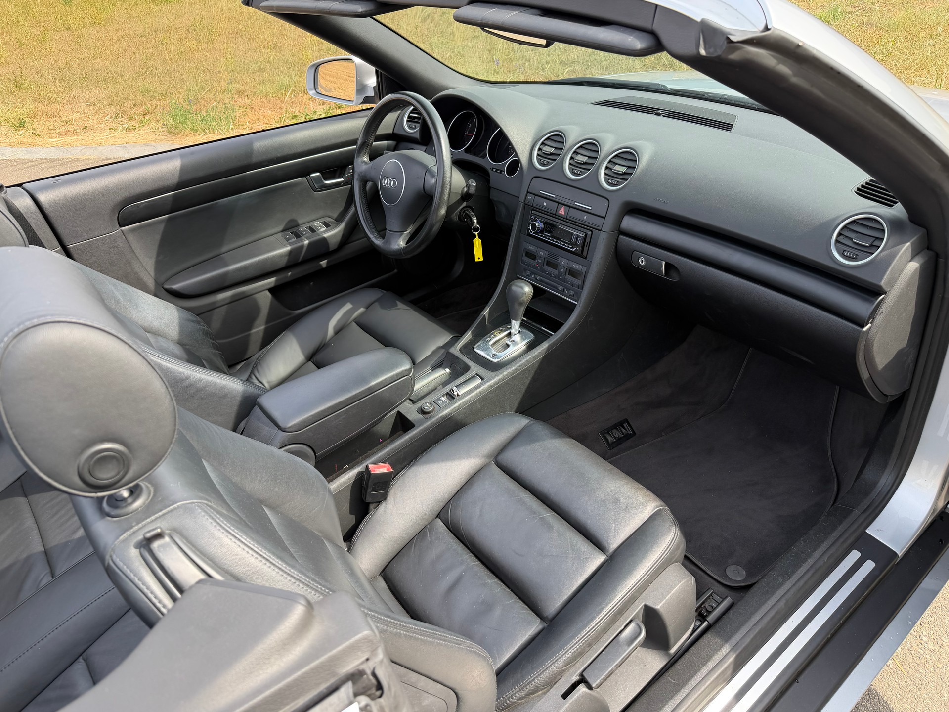 AUDI A4 Cabriolet 2.4 V6 Automatique-image-14