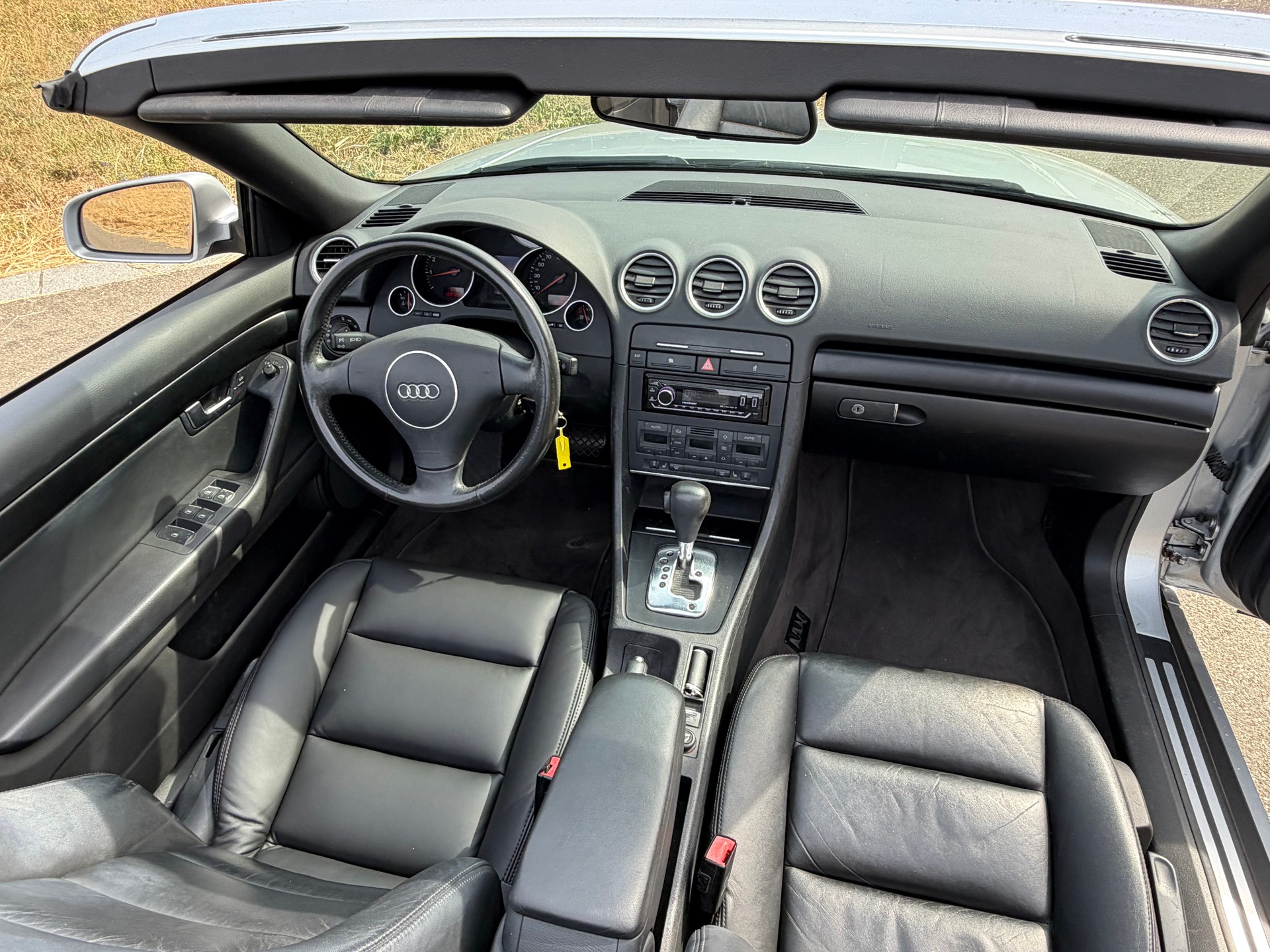 AUDI A4 Cabriolet 2.4 V6 Automatique-image-13