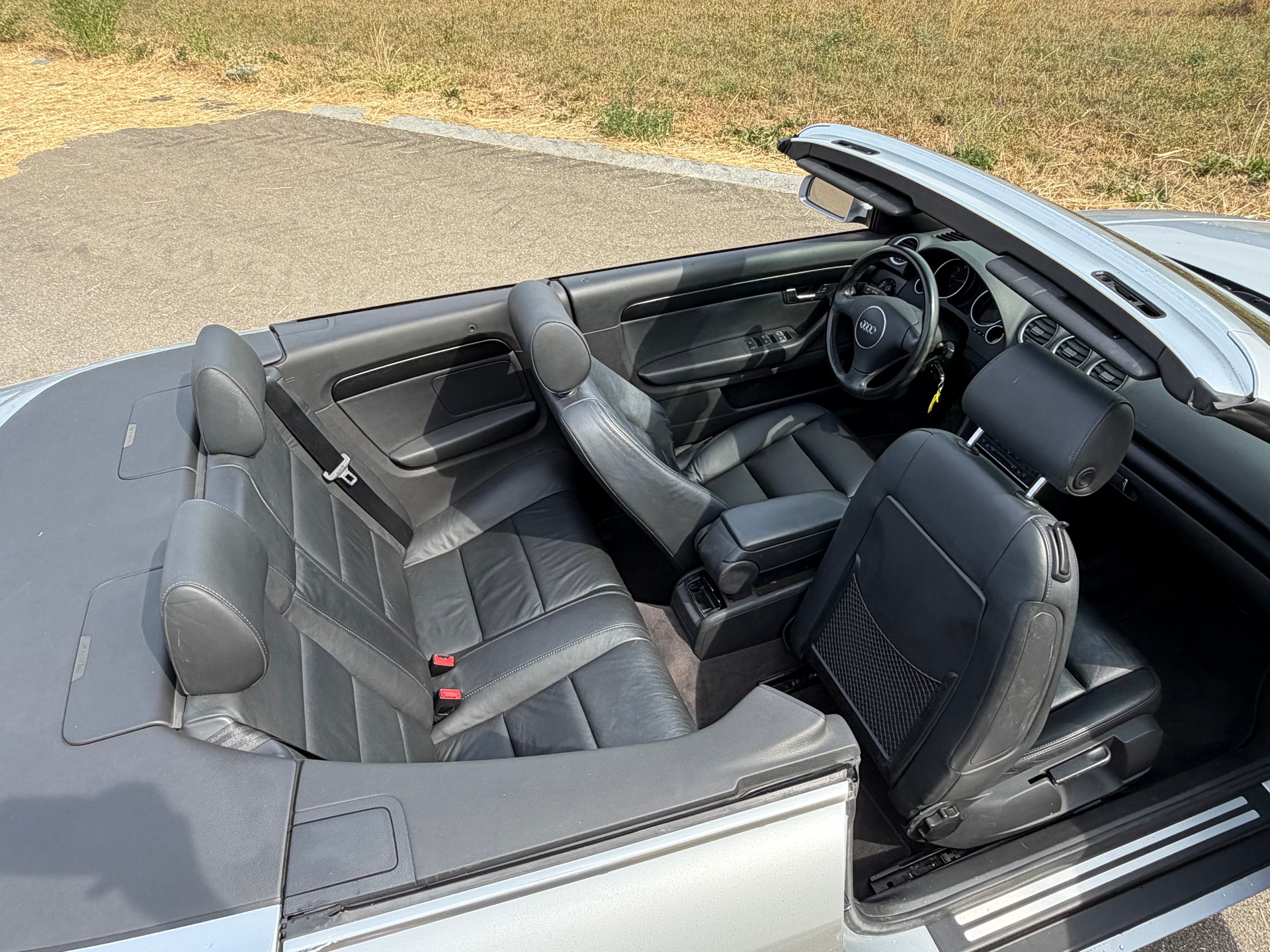 AUDI A4 Cabriolet 2.4 V6 Automatique-image-12