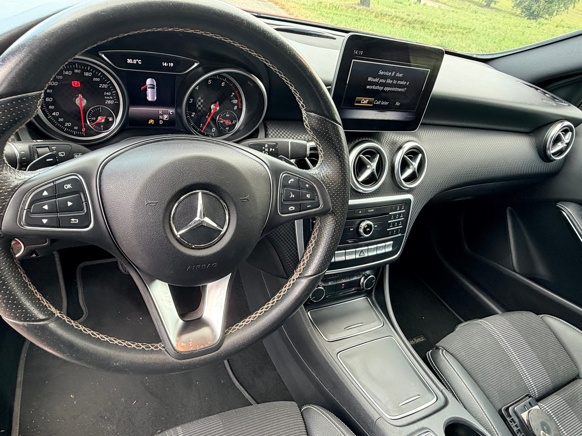 MERCEDES-BENZ A 200 Night Star 7G-DCT-image-12