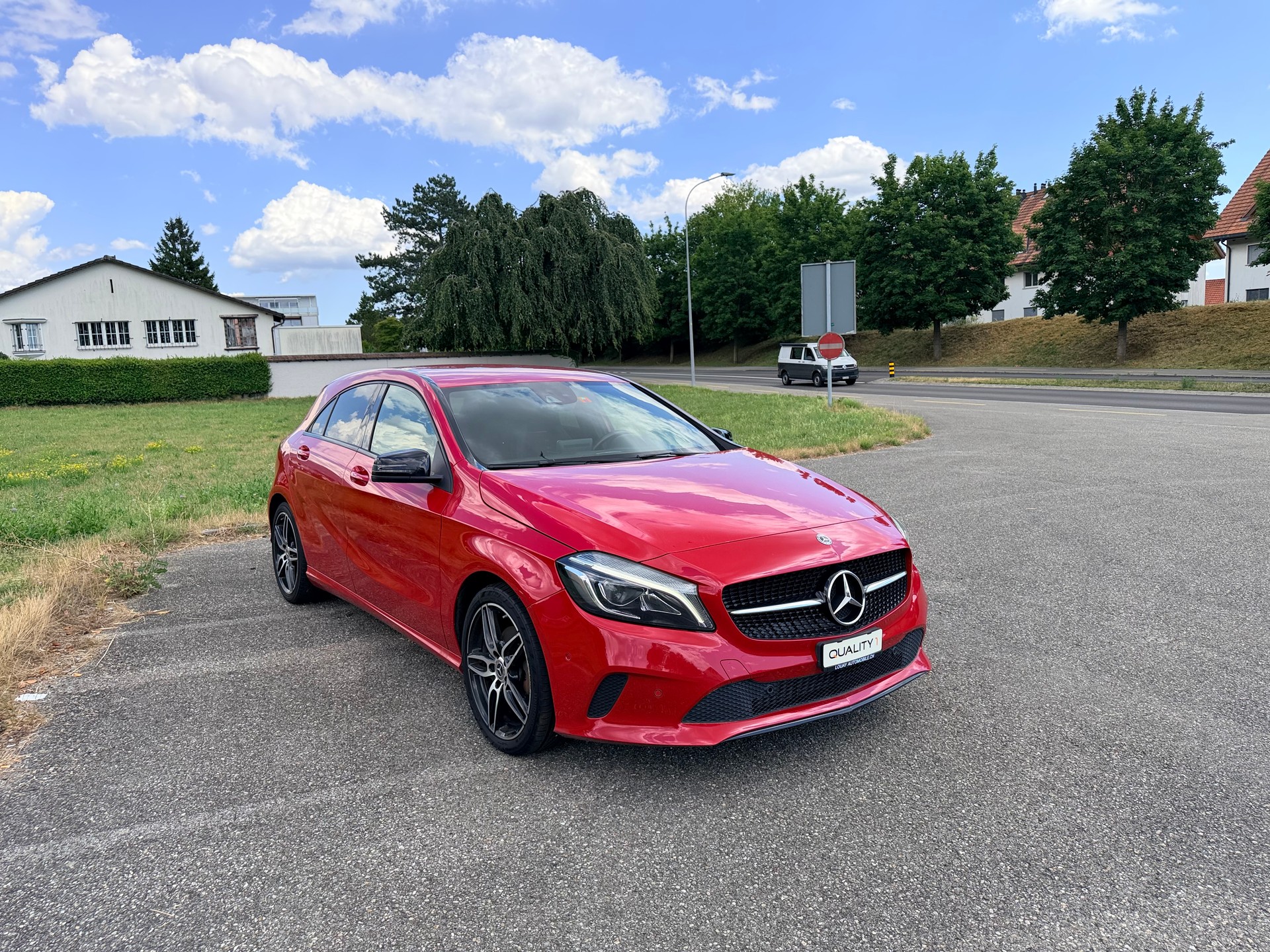 MERCEDES-BENZ A 200 Night Star 7G-DCT-showroom-element-2