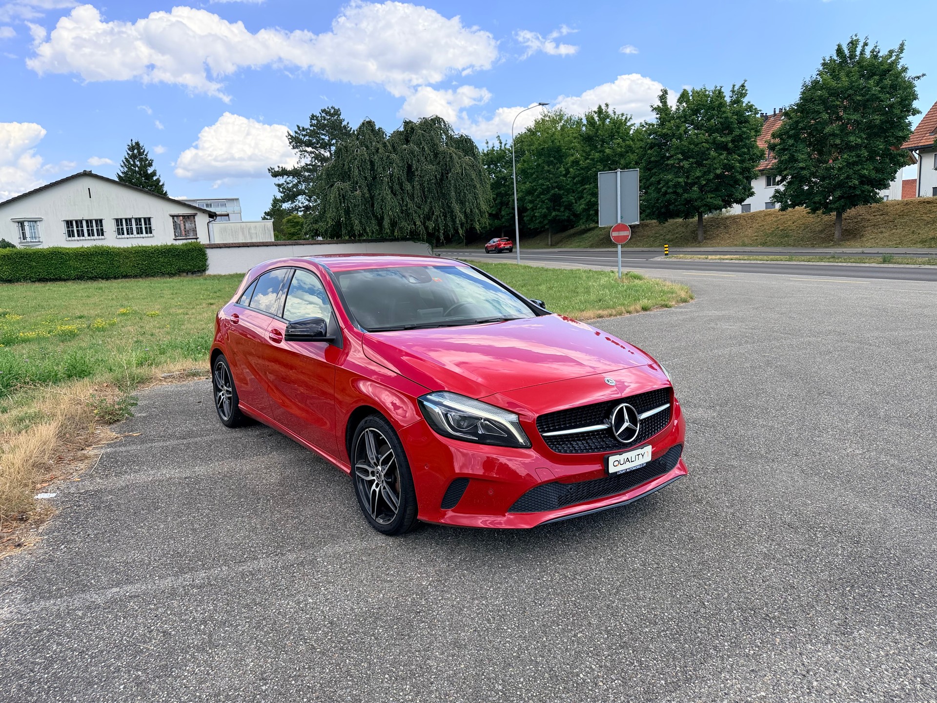 MERCEDES-BENZ A 200 Night Star 7G-DCT-showroom-element-1