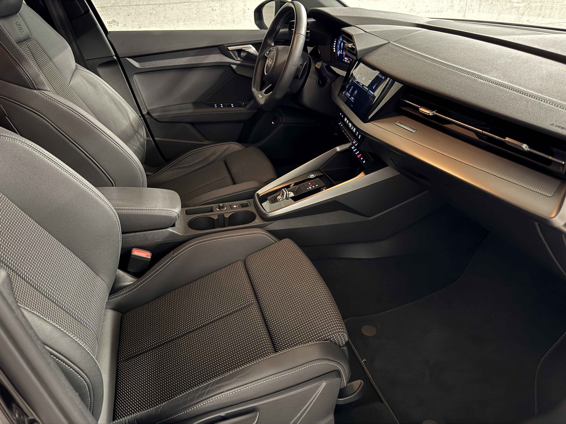 AUDI A3 Sportback 40 TFSI S line quattro S-tronic-image-11